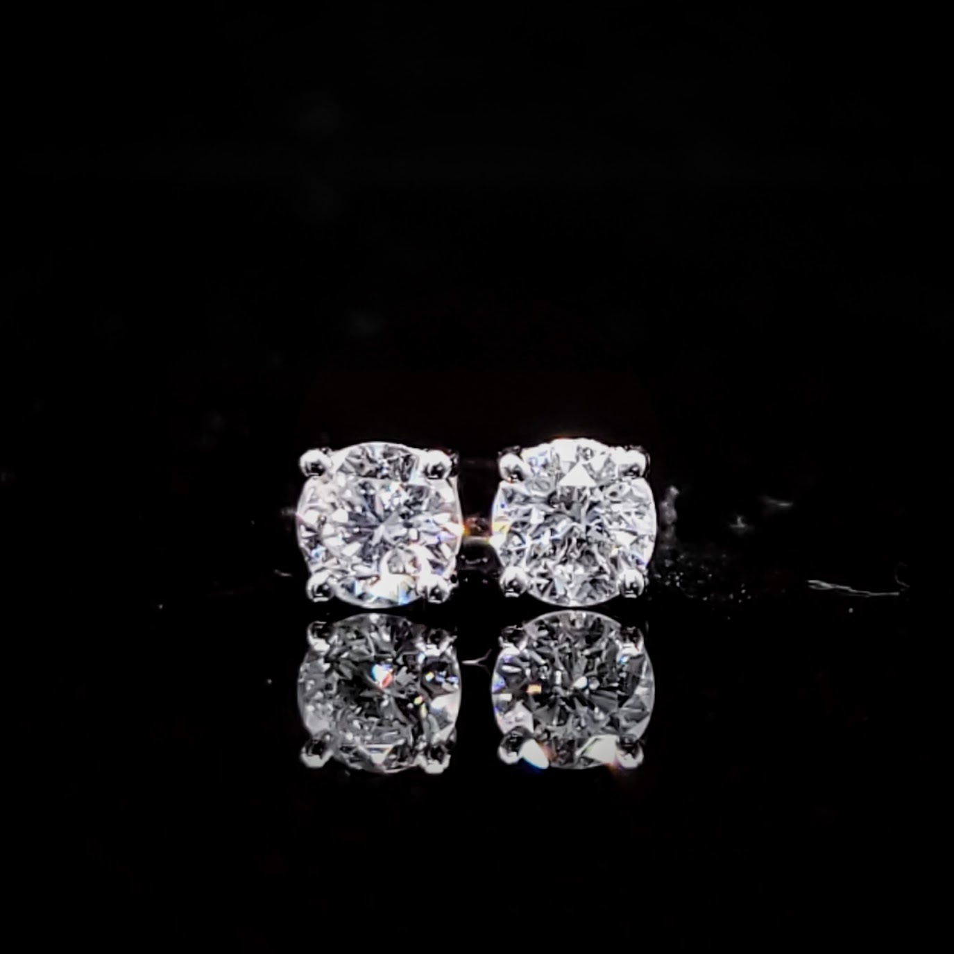 全新18K白金【主石55份鑽石】4爪耳環