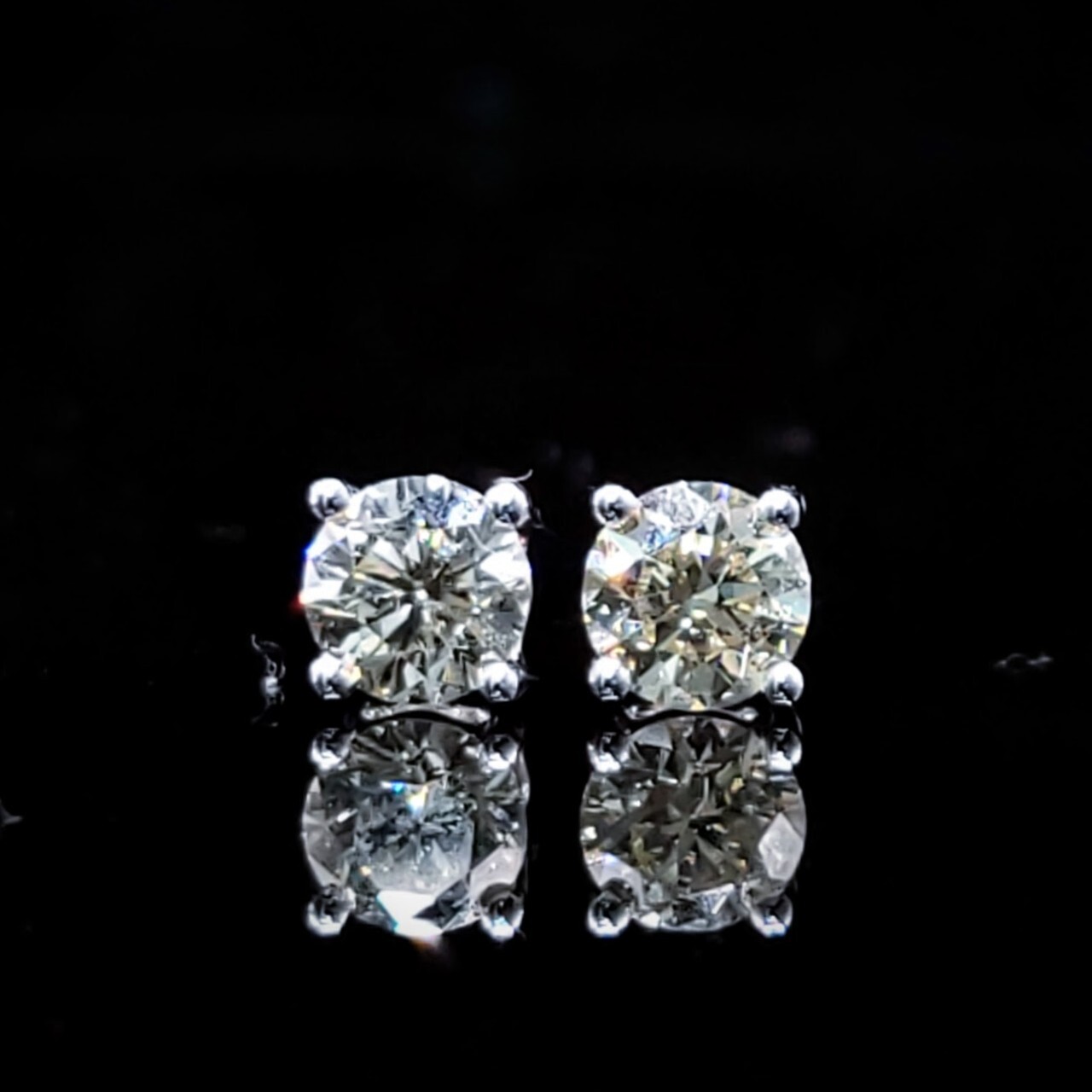 全新18K白金【主石1卡17份鑽石】4爪耳環