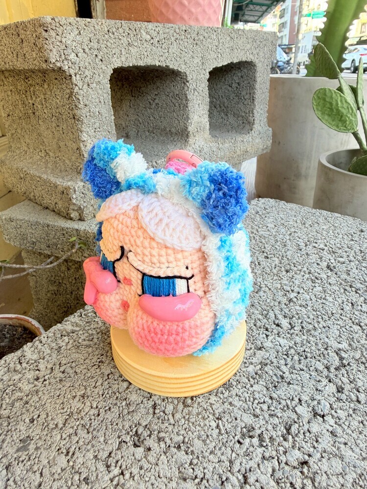 變裝大眼淚哭娃大頭吊飾