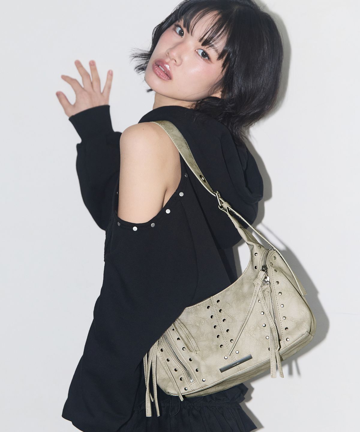 ILLIGO Riff Eyelet Shoulder Bag