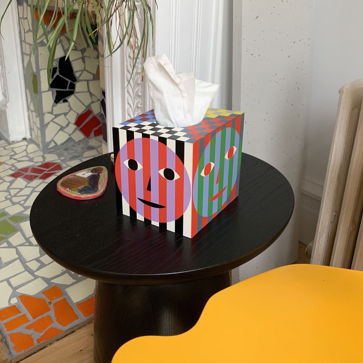 Dusen Dusen-面紙盒，4面呈現出不同的樣貌，可依據當下心情及喜好翻轉方向