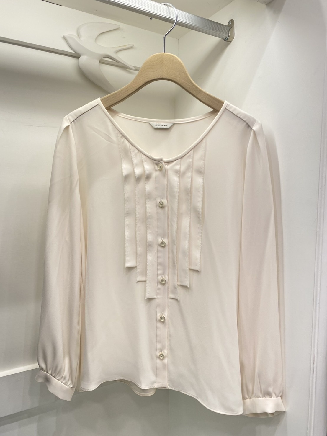 La totailte 前透紗直立裁造型米杉