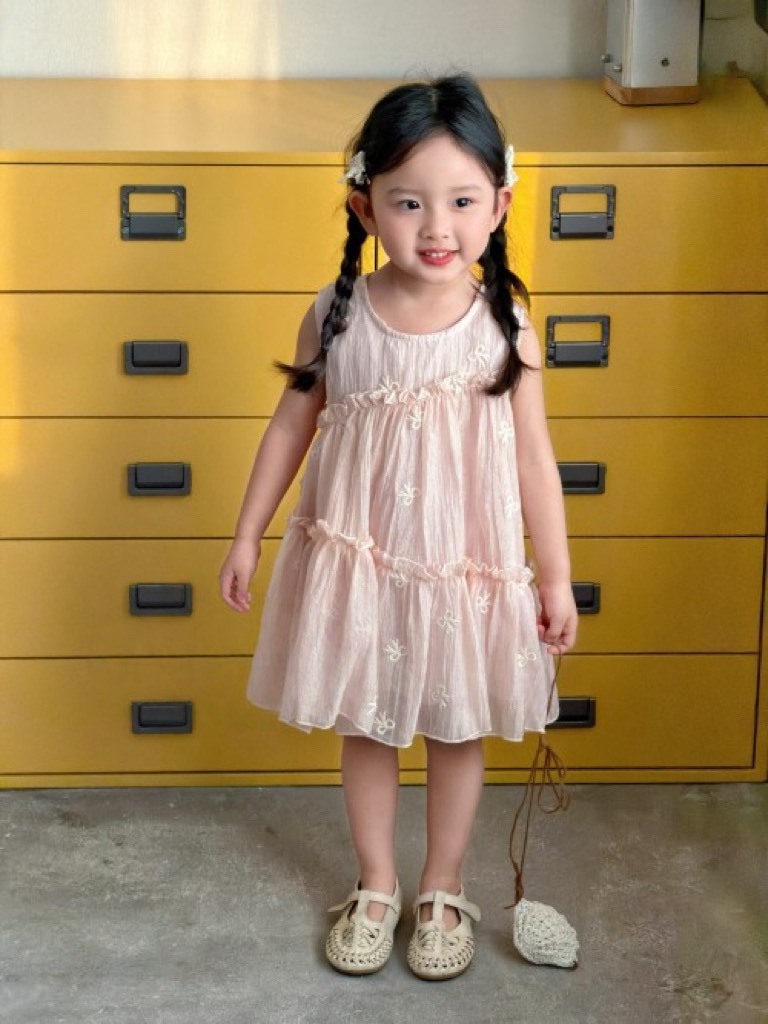 粉色蝴蝶結洋裝