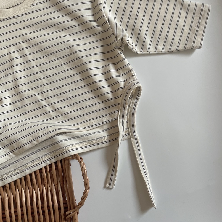 側綁帶條紋上衣