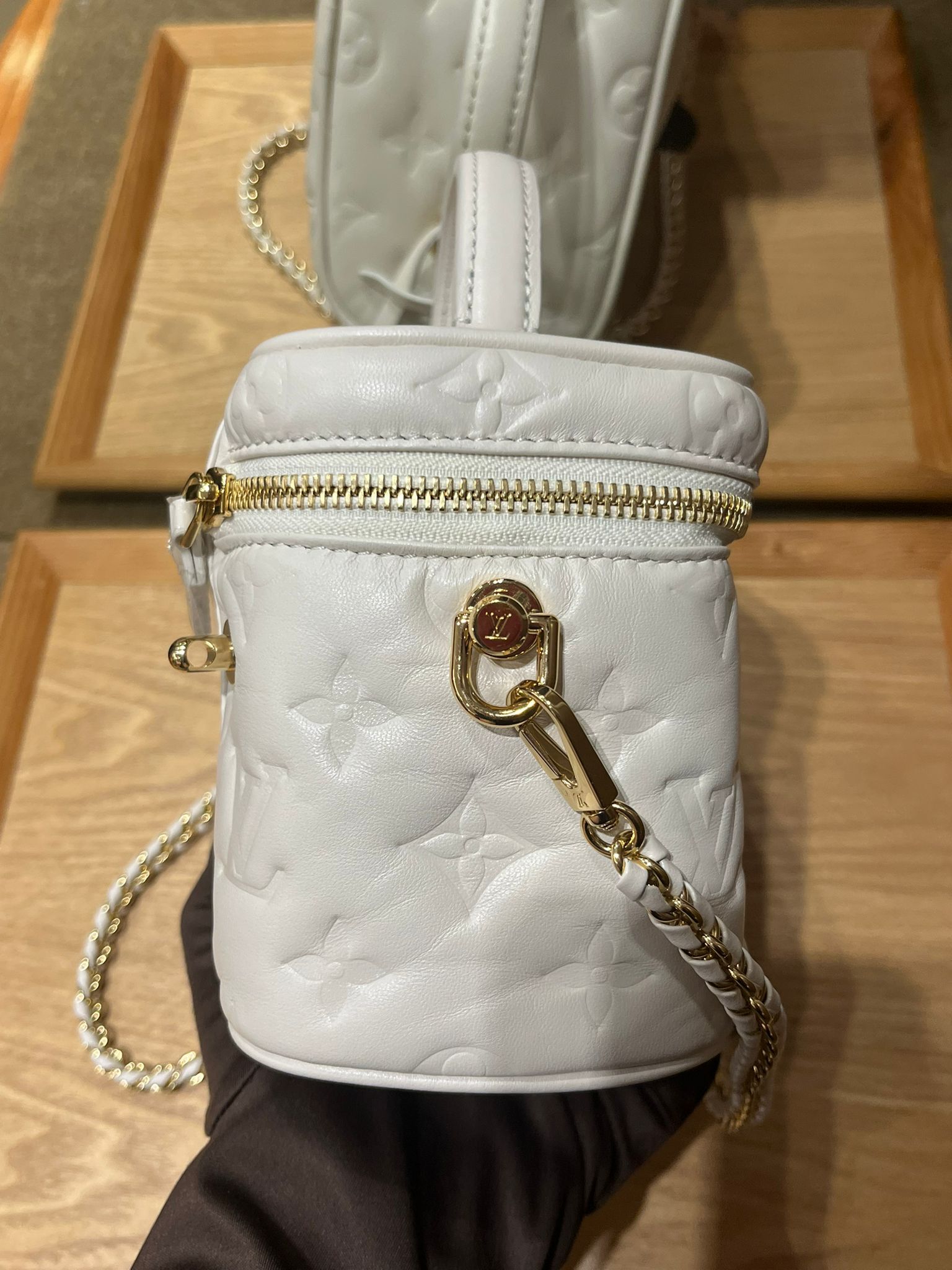 LV 白色 （二手 99.9%new)