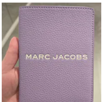[S] MARC JACOBS LILAC 4R5STR048S01-533 BOLD LOGO LEATHER PASSPORT CASE, 196611784047 (SMJ651)