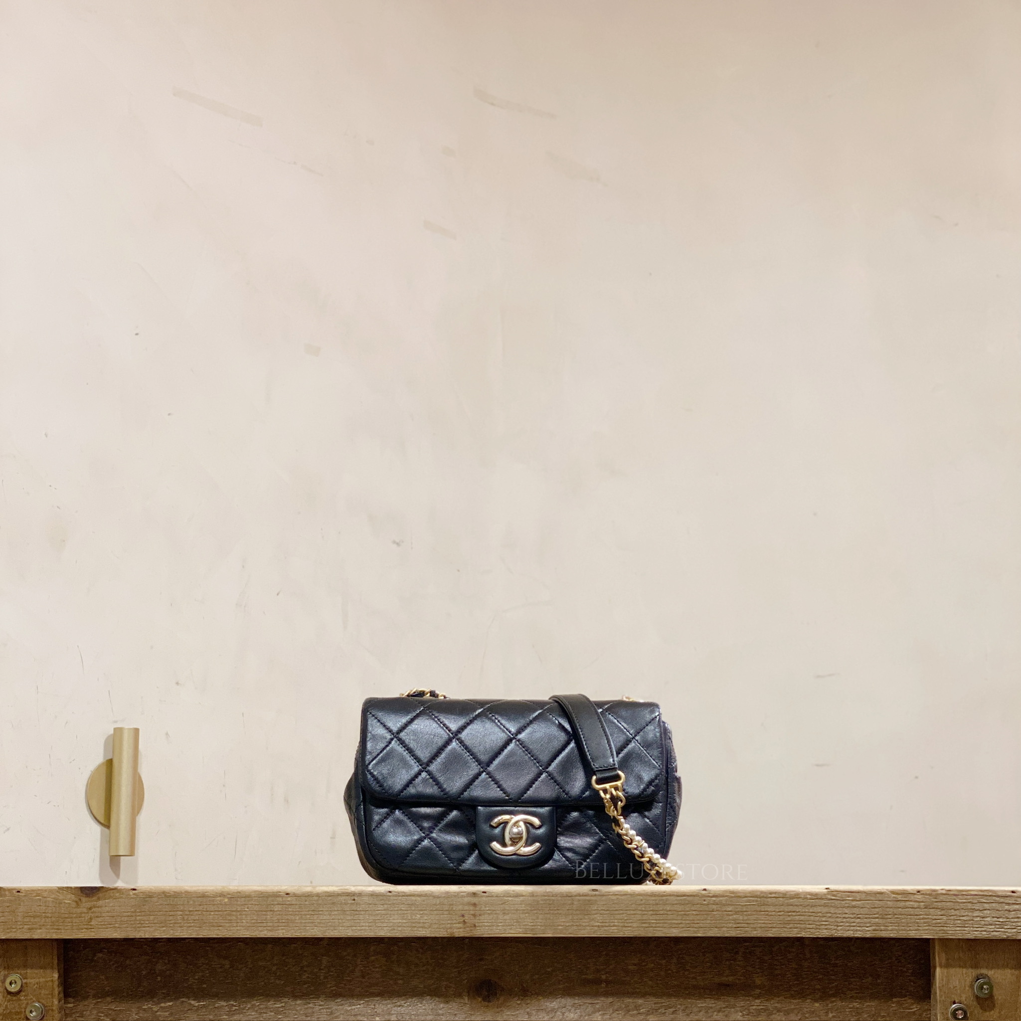 [Pre-owned] Chanel flap with pearl chain lambskin bl...