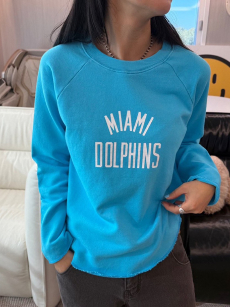 美式休閒字母毛圈棉長袖T｜MIAMI DOLPHINS 圓領落肩上衣