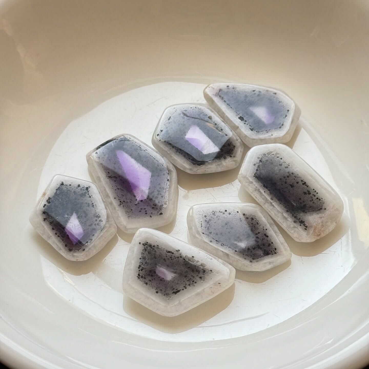 [原石] 達畢茲紫水晶 帶母岩 （普通等級）