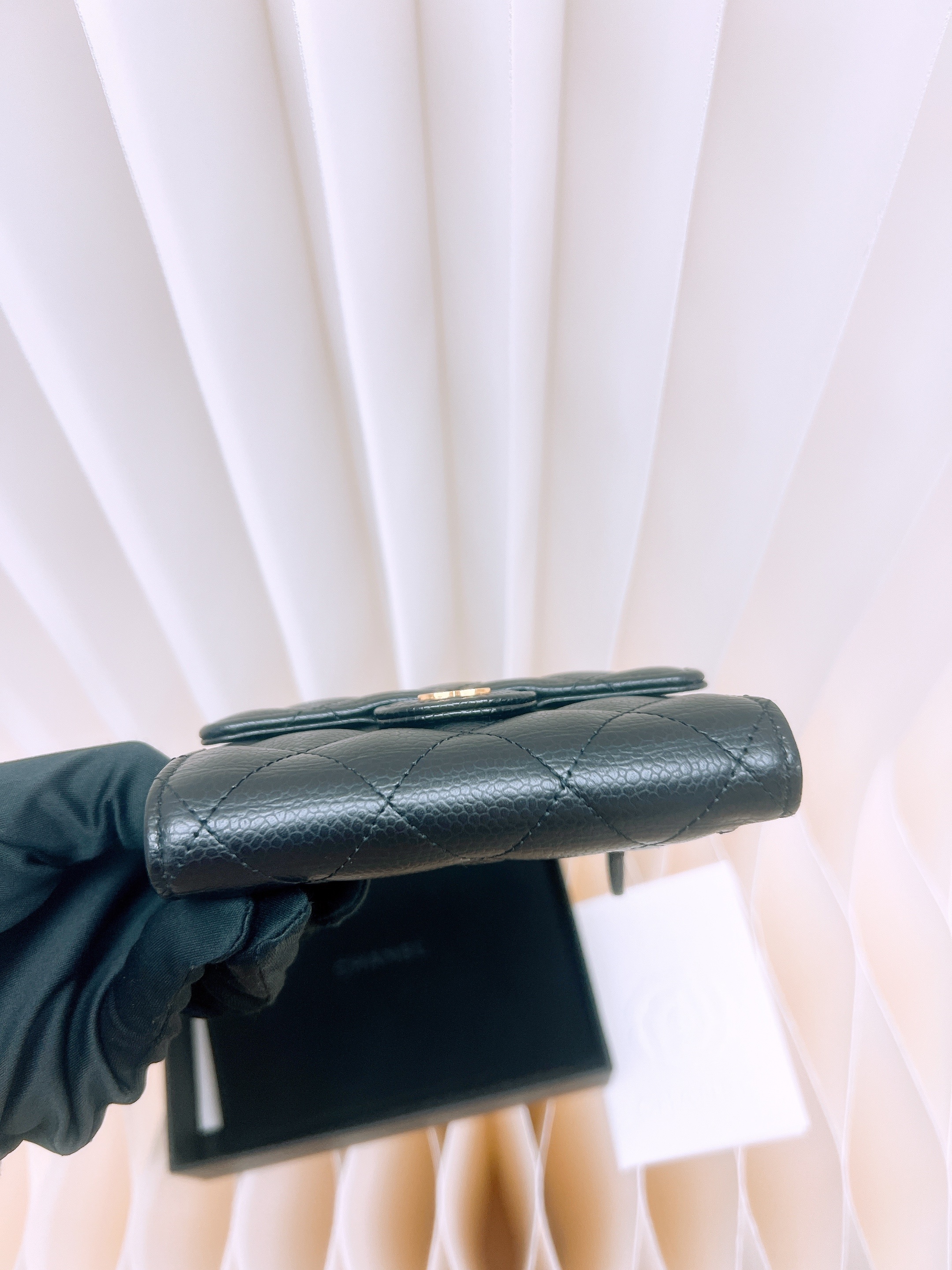 Chanel classic flap wallet (black caviar/ GHW 32 series)