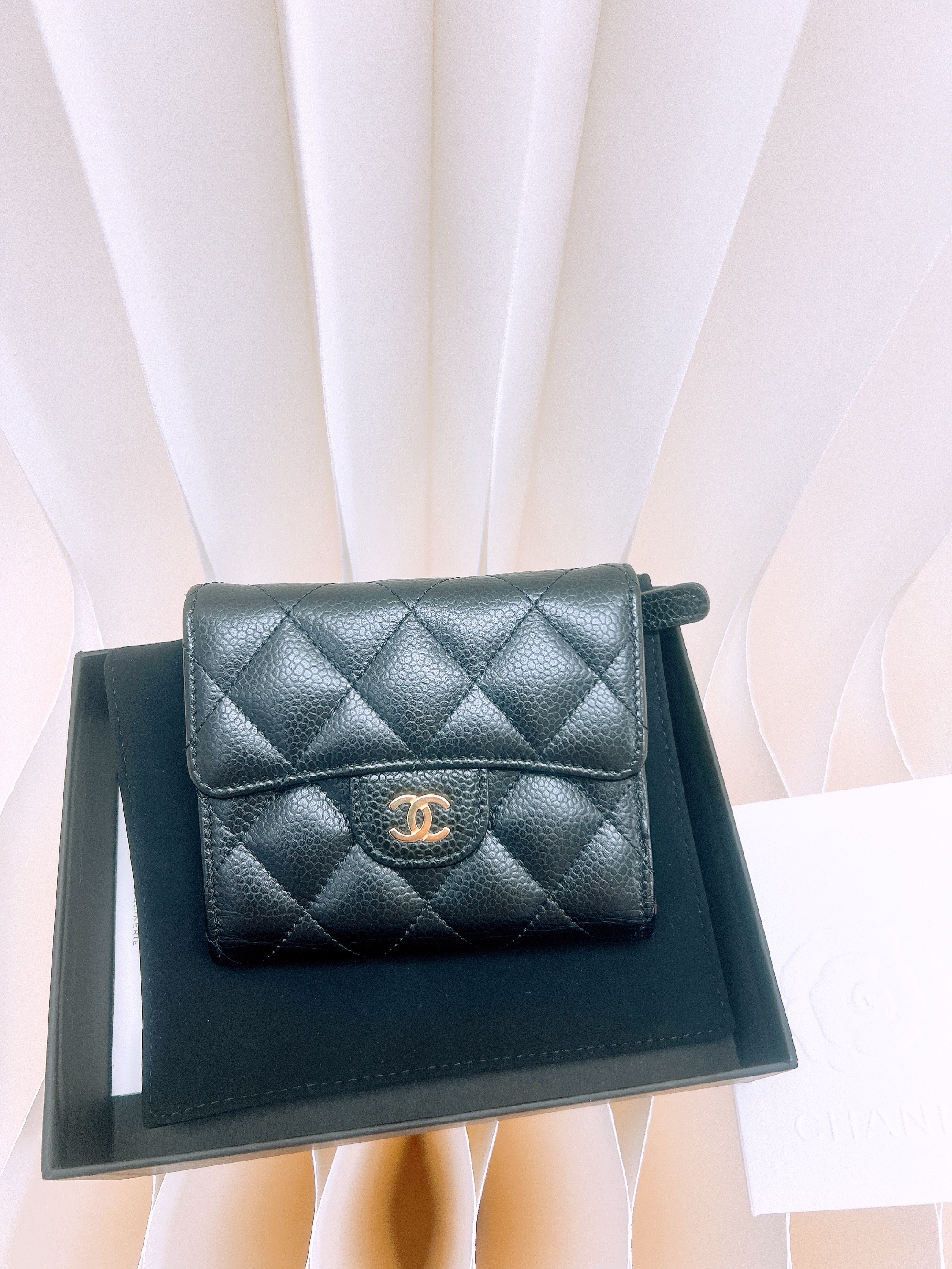 Chanel classic flap wallet (black caviar/ GHW 32 series)