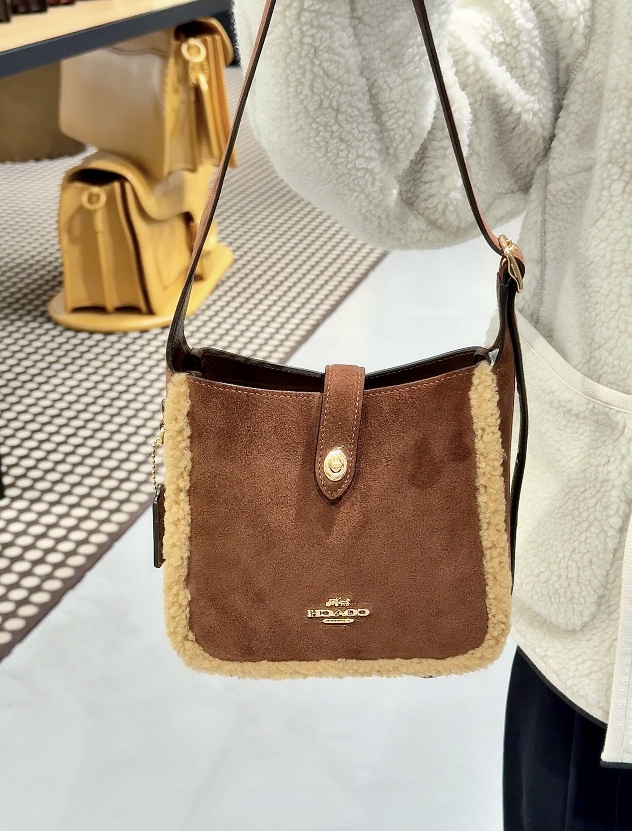 【預訂】Coach Shoulder Bag 羊羔毛系列