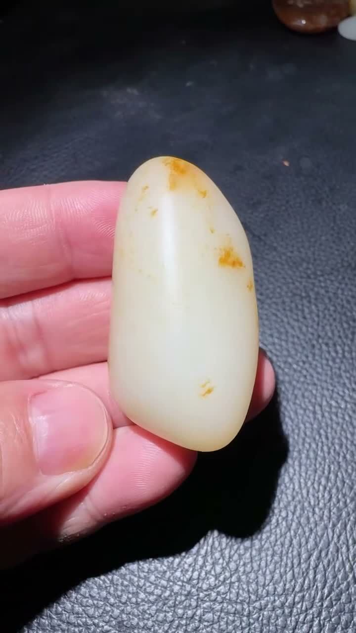 123262 和田玉灑金皮羊脂原籽