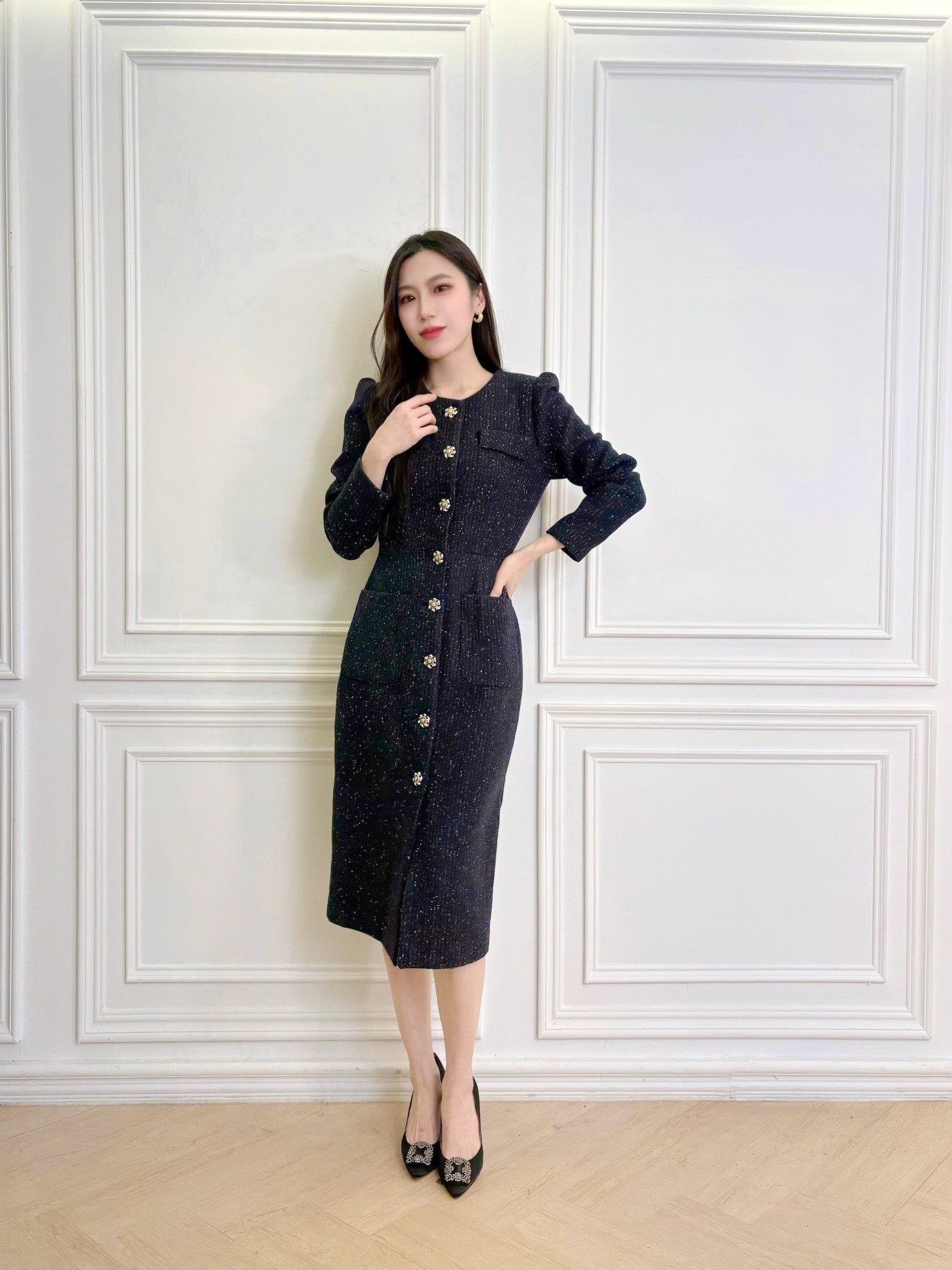 細閃感織紋小花扣圓領洋裝