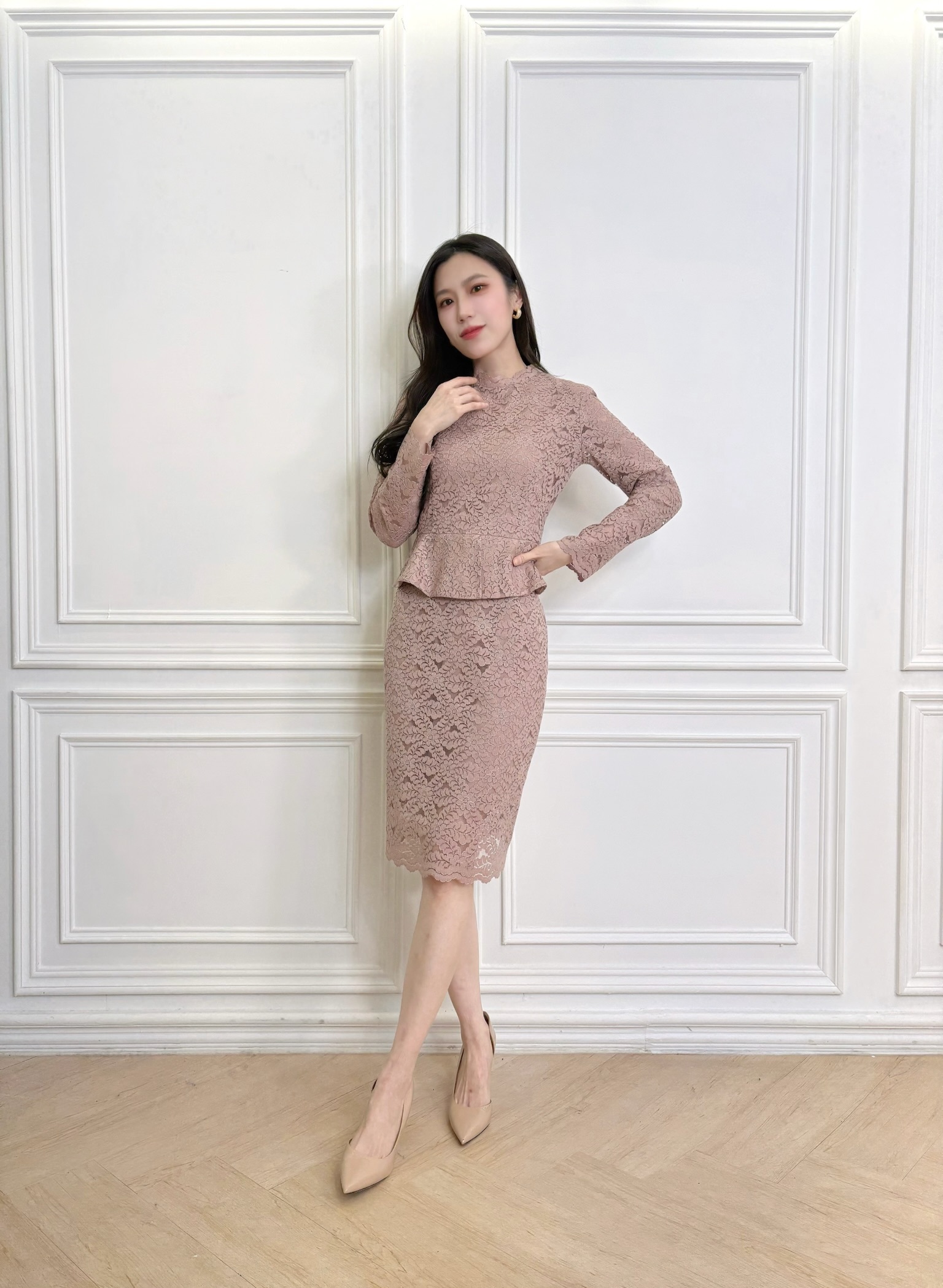 立領腰間裁片蕾絲洋裝