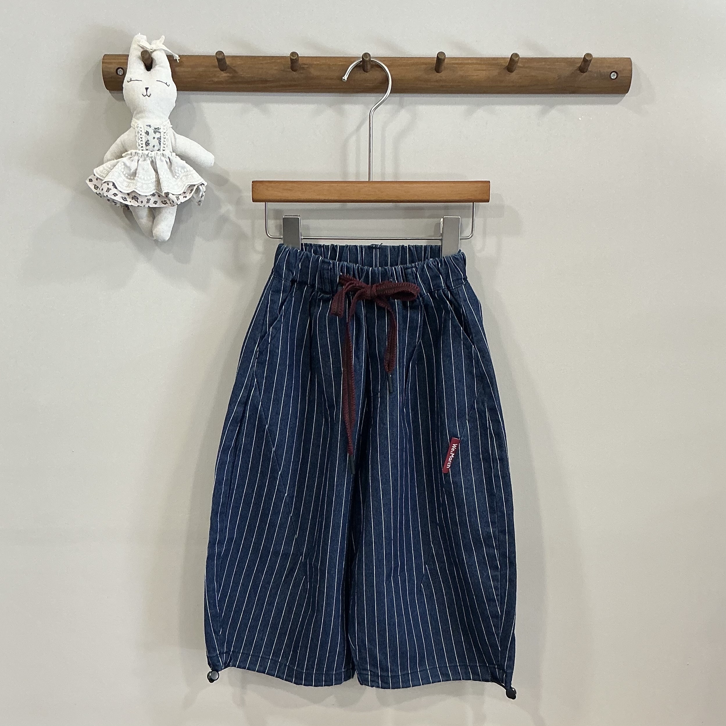 A04261抽繩直條紋牛仔褲(版偏大）