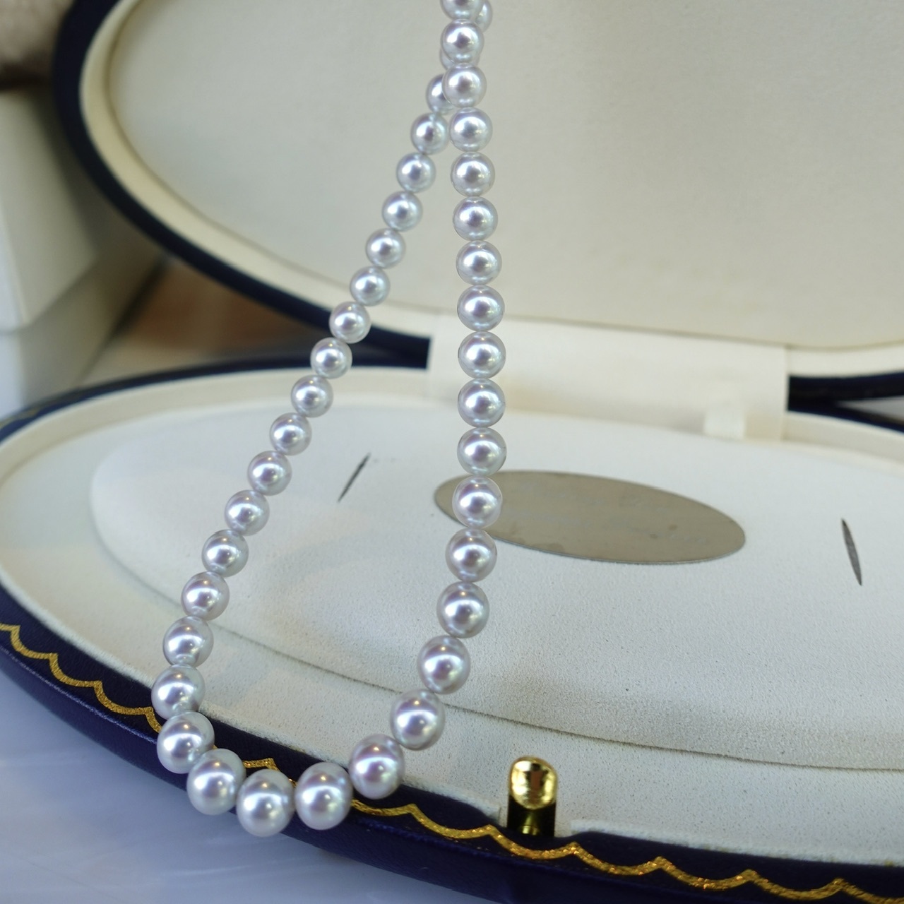 極光彩雲珠 - 5.5-6mm天然銀藍色日本Akoya珍珠鍊 (配真科研證書)