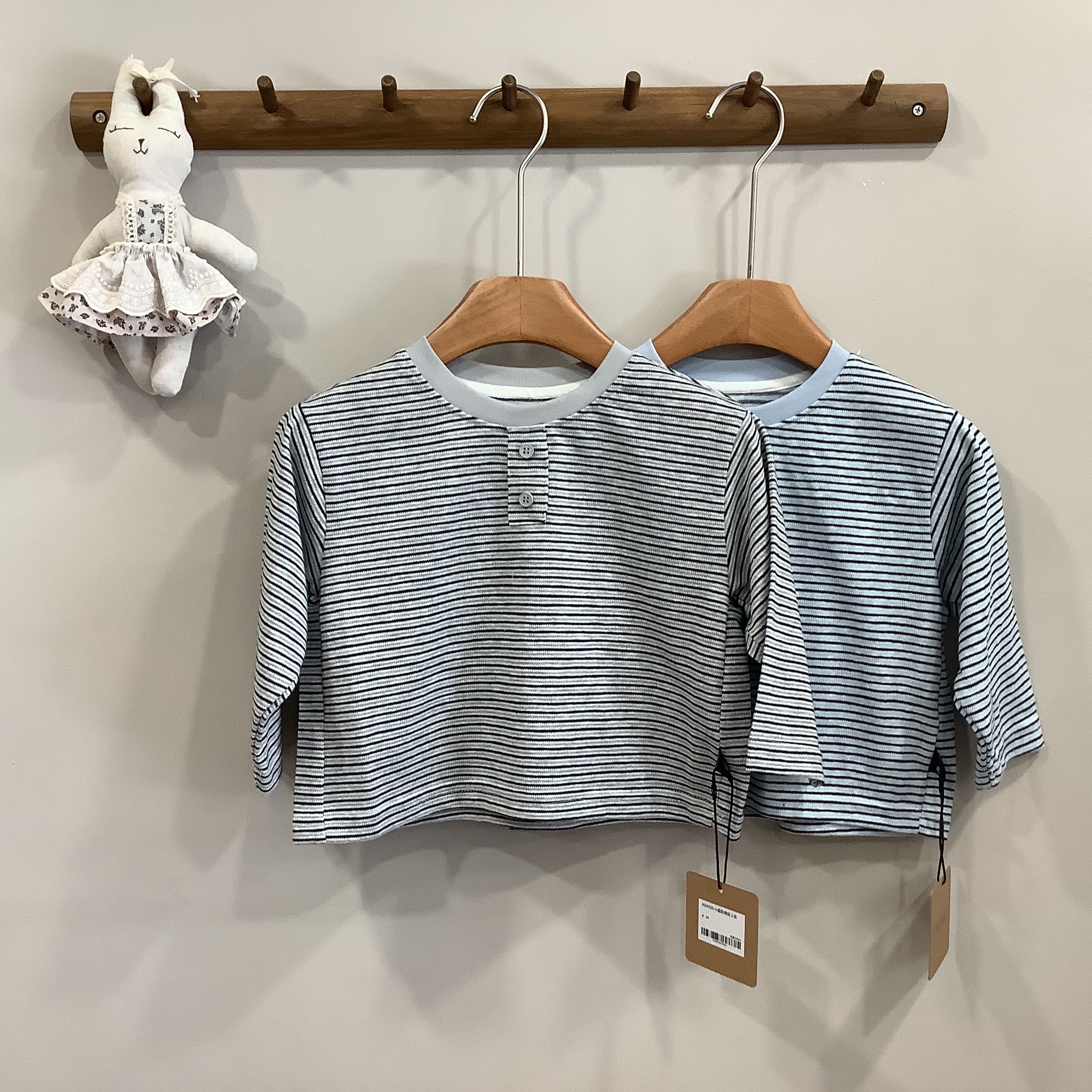 A04155小鈕釦條紋上衣