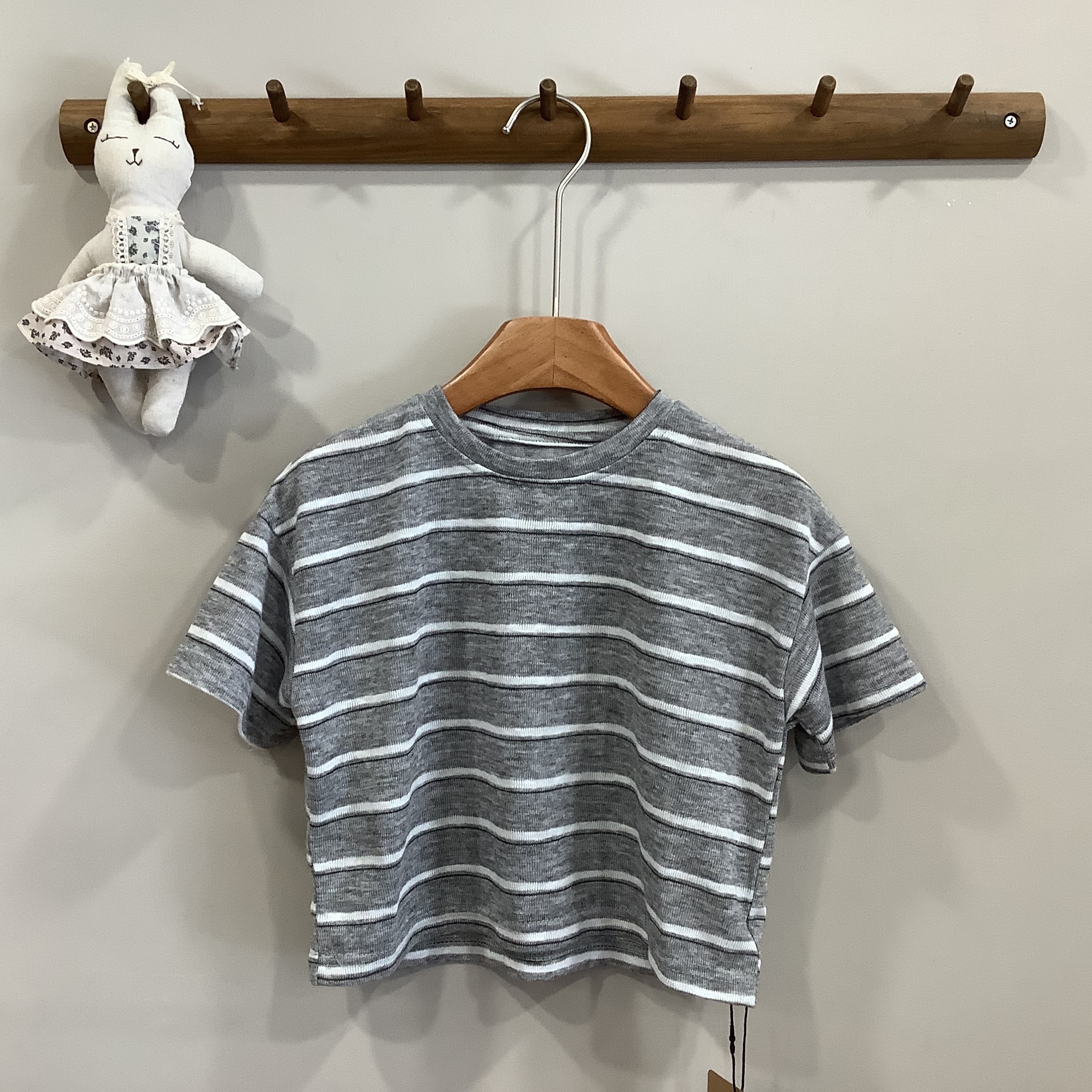 A04314灰條紋上衣