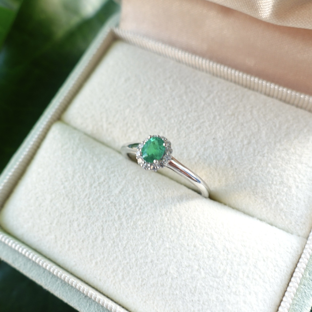 0.28ct哥倫比亞祖母綠18K金鑲嵌鑽石戒指