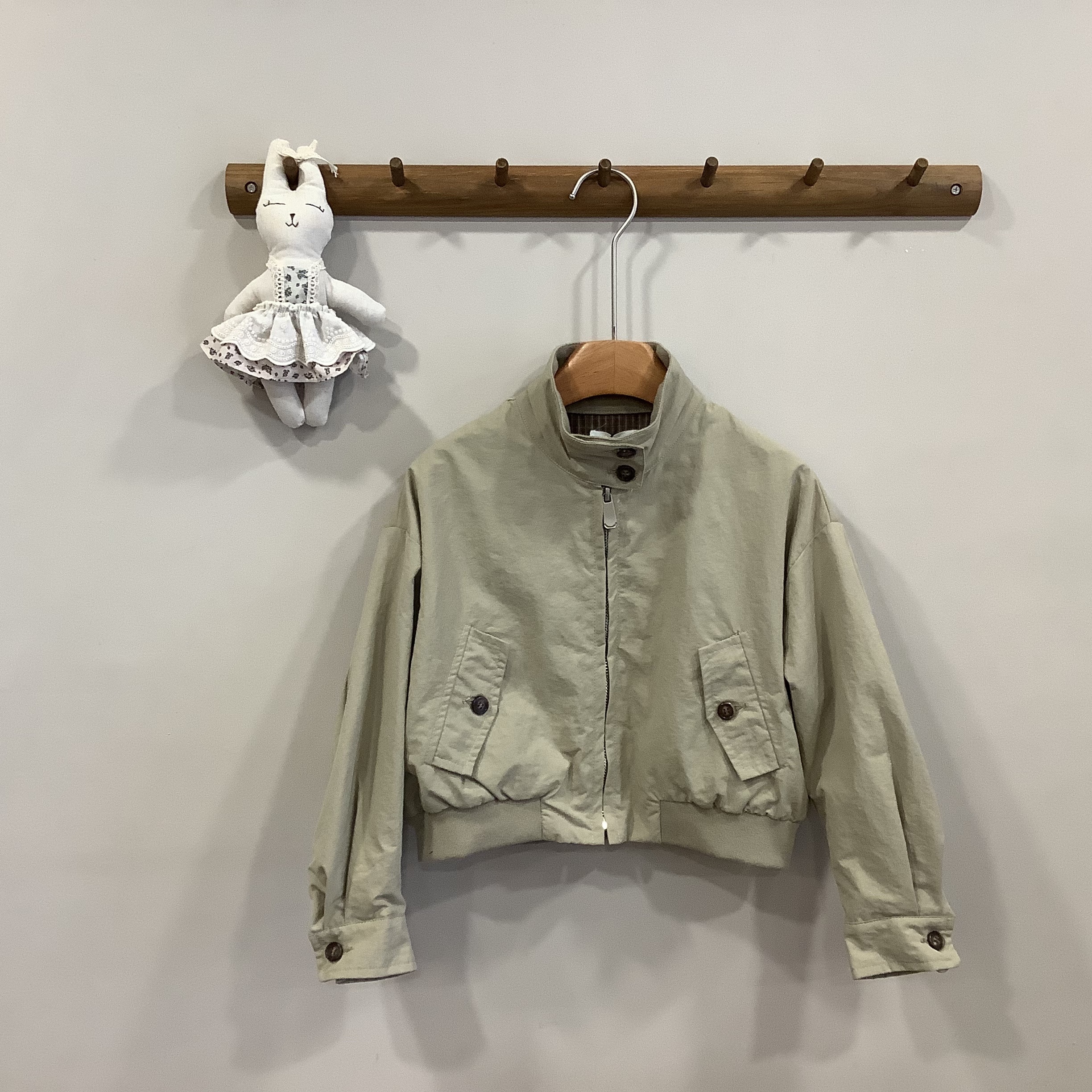 A04201卡其色短版外套