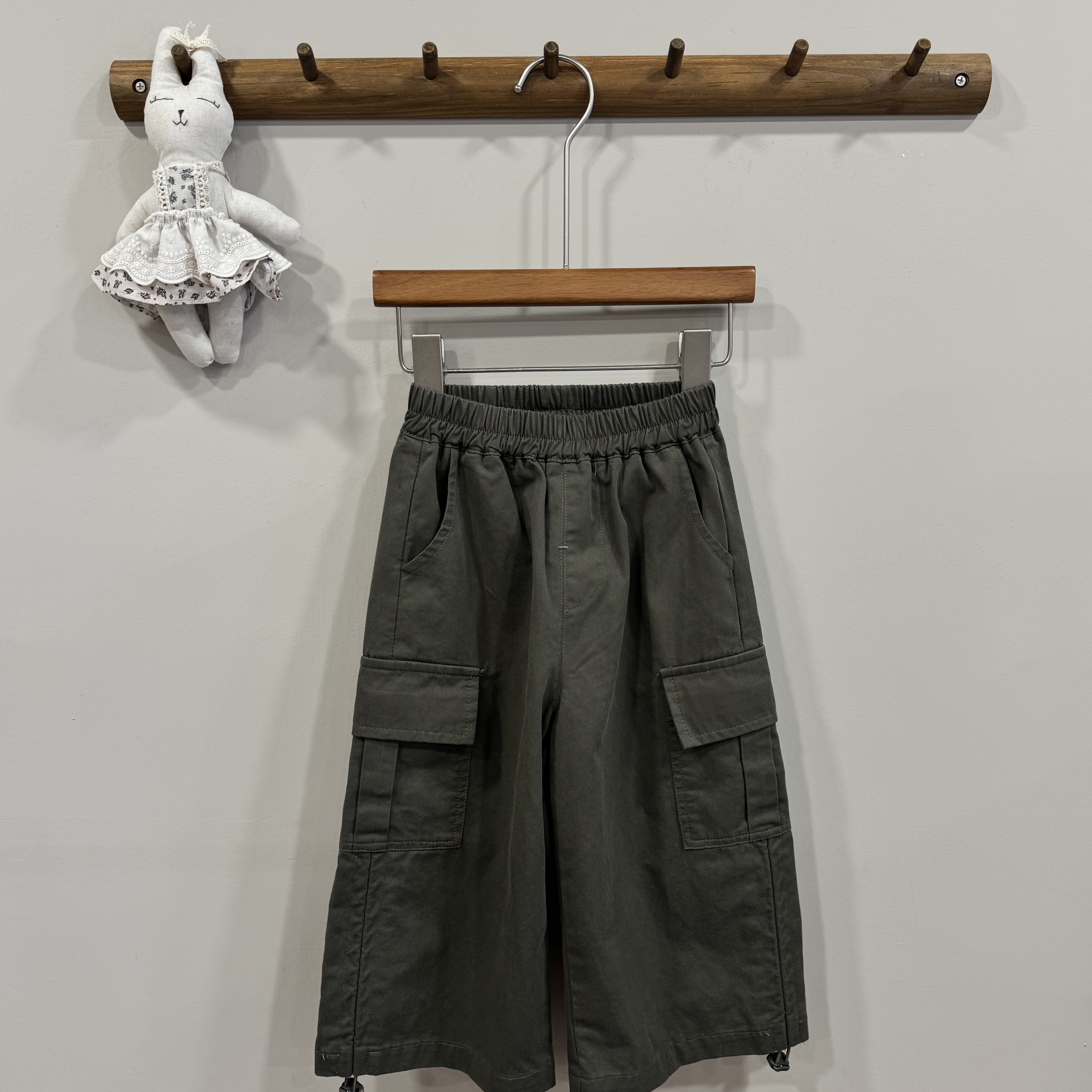 A04166綠色休閒褲