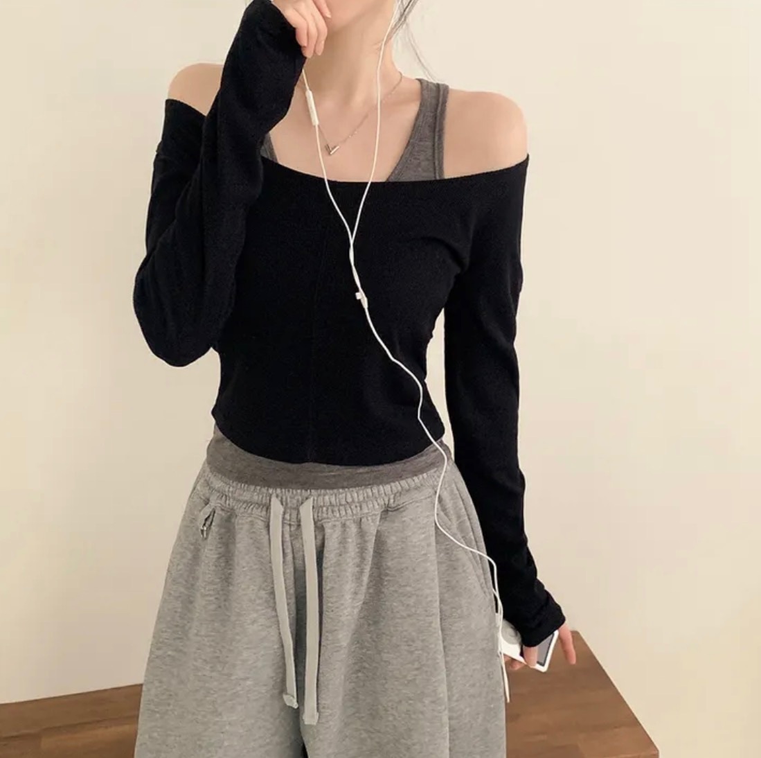 【18/2完額外95折優惠！首批優惠價預訂】韓國拼色羅紋層疊露肩上衣（5色）