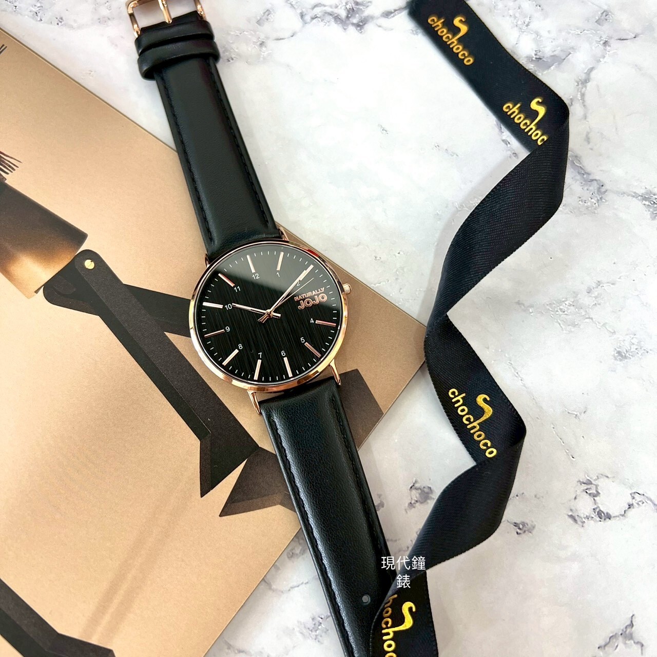 【NATURALLY JOJO】簡約木紋質感皮革腕錶JO96997-88RM 42mm 現代鐘錶