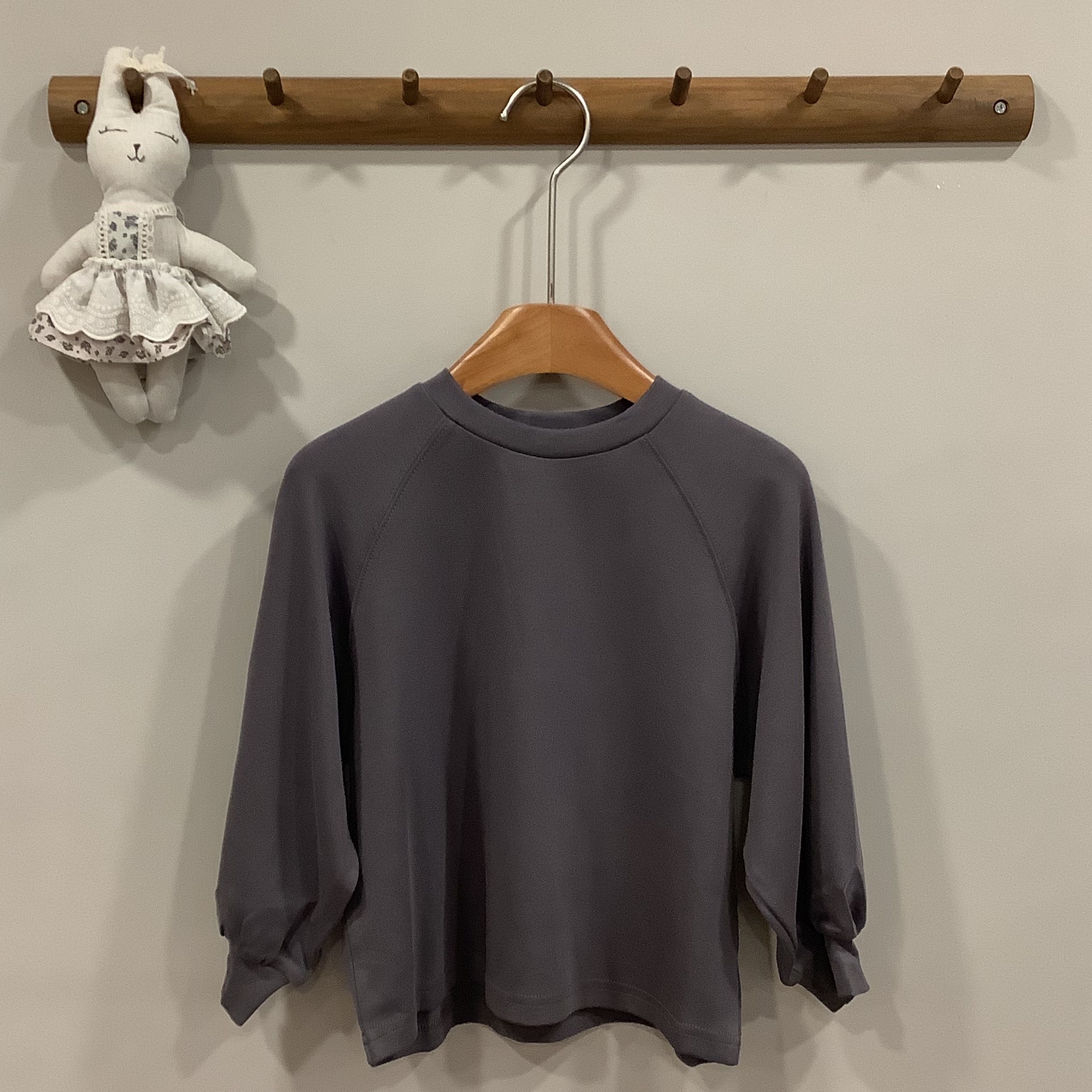 A04110設計師品牌柔滑上衣