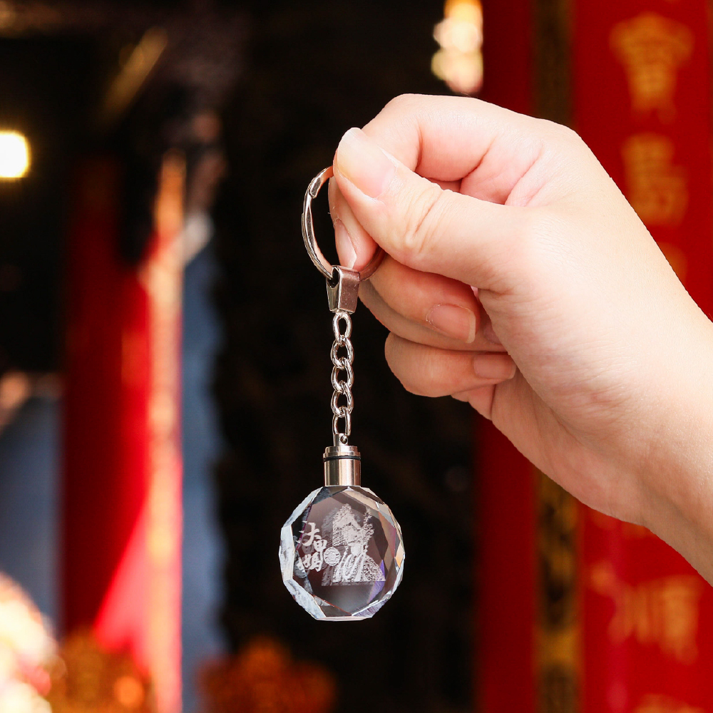 【捐冬衣給弱勢】幫助失依孤老（贈過爐加持鎮瀾宮水晶LED燈吊飾）