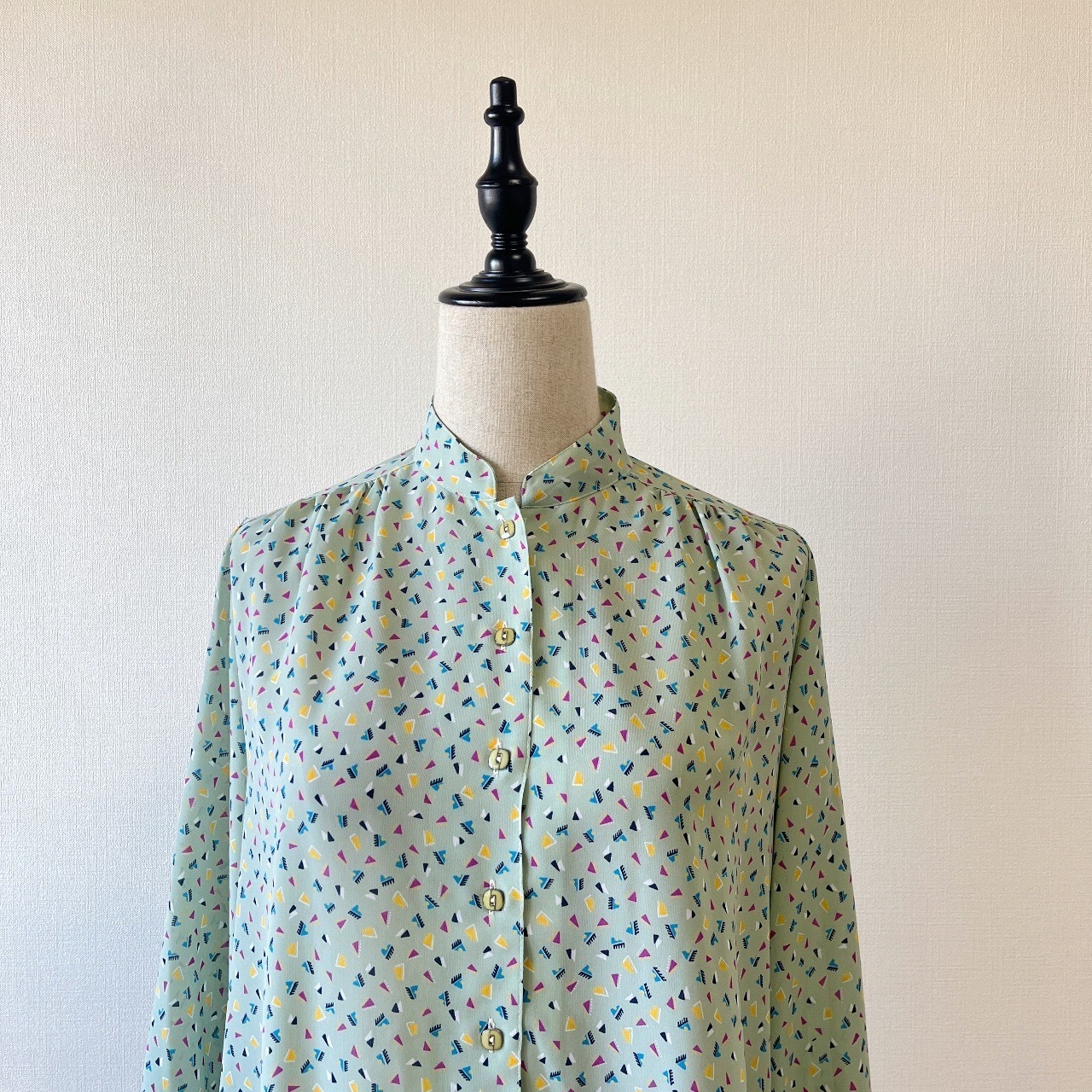 薄荷綠色幾何圖案古著上衣