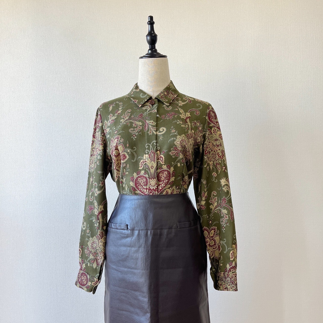 墨綠色腰果花羊毛上衣