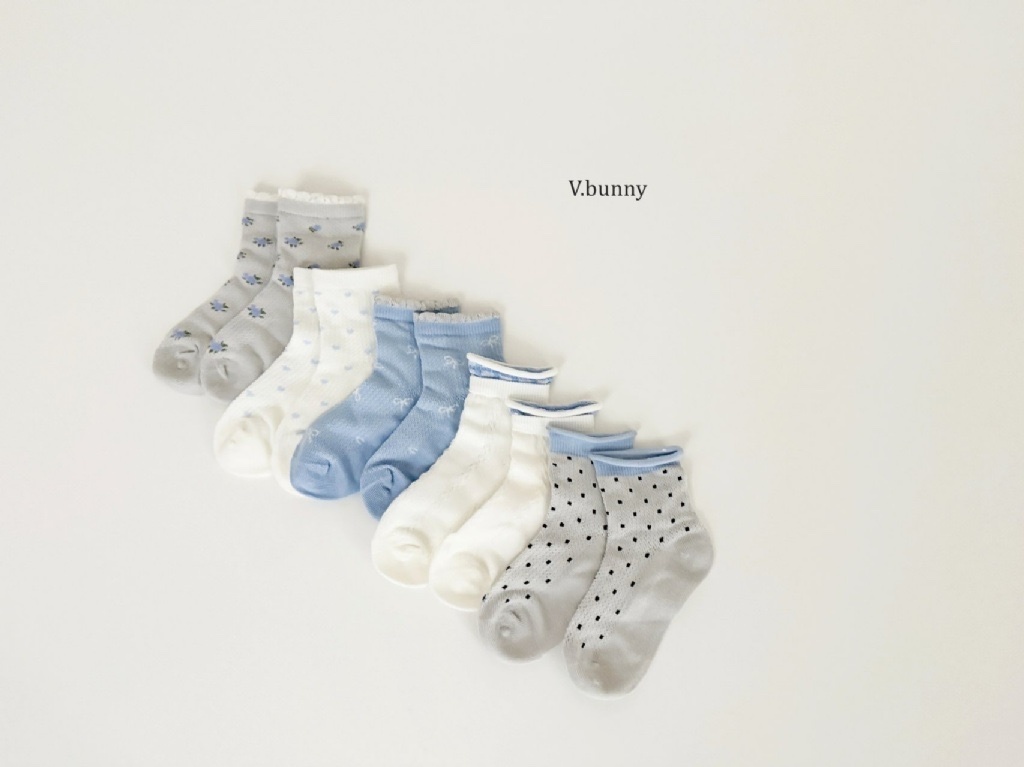正韓春Vbunny 灰色點點襪子組