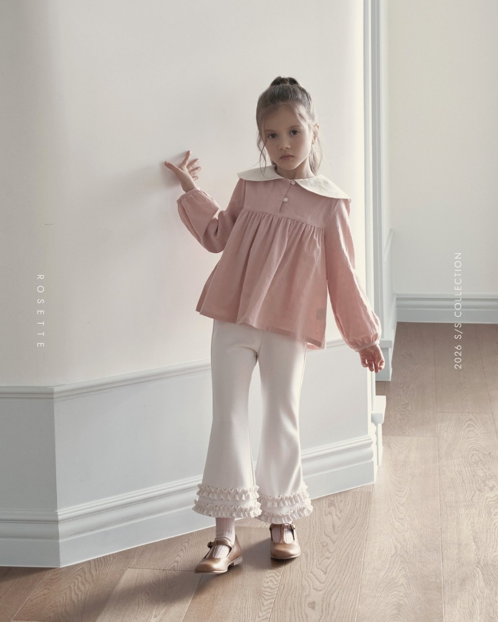 正韓春Rosette 兩色刺繡花領甜美上衣