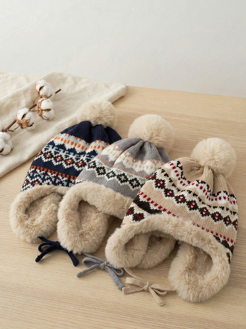 北歐圖騰加絨護耳球球造型針織帽