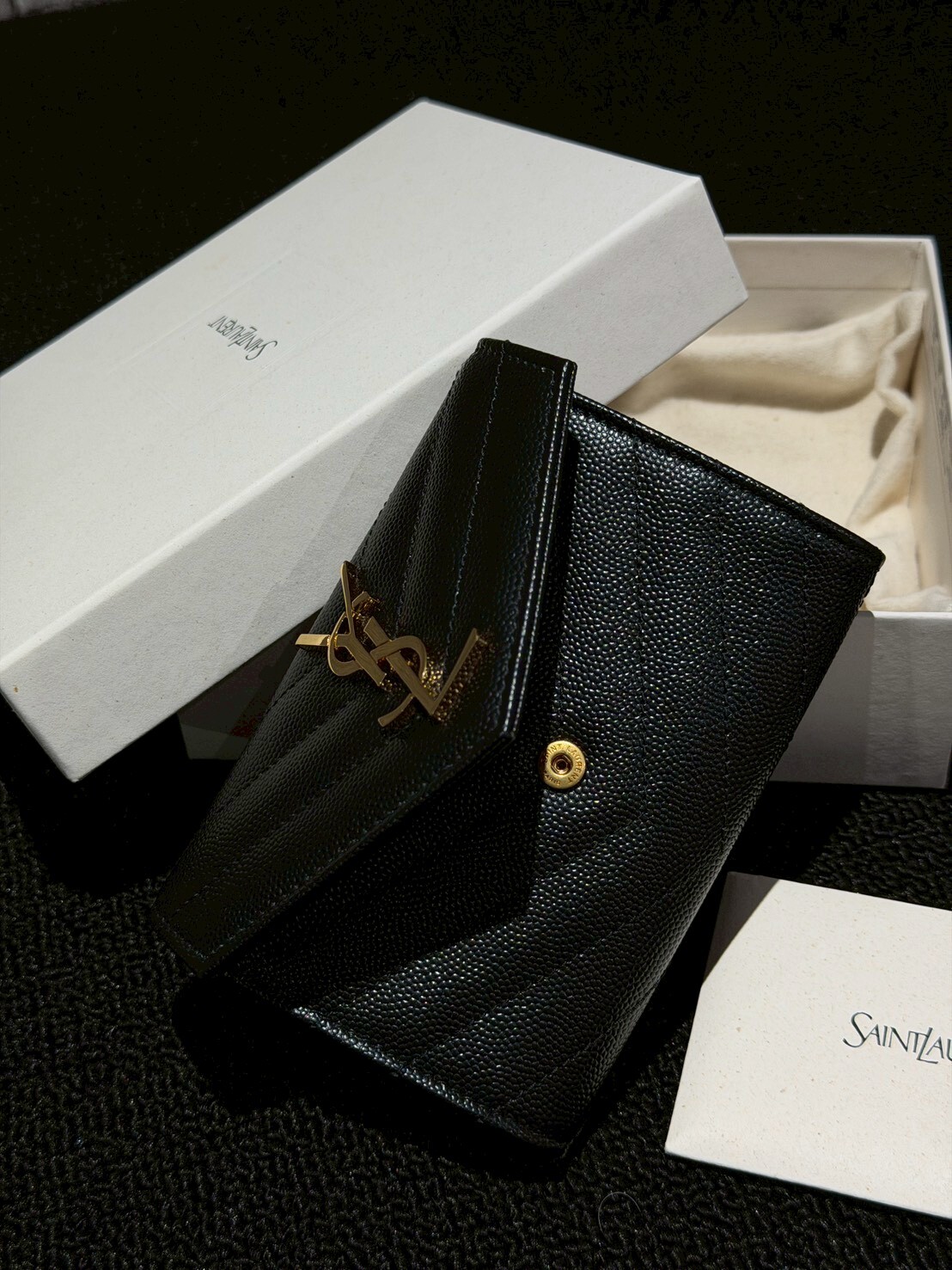 YSL Saint Laurent 經典款 黑金Logo皮革信封錢包 短夾