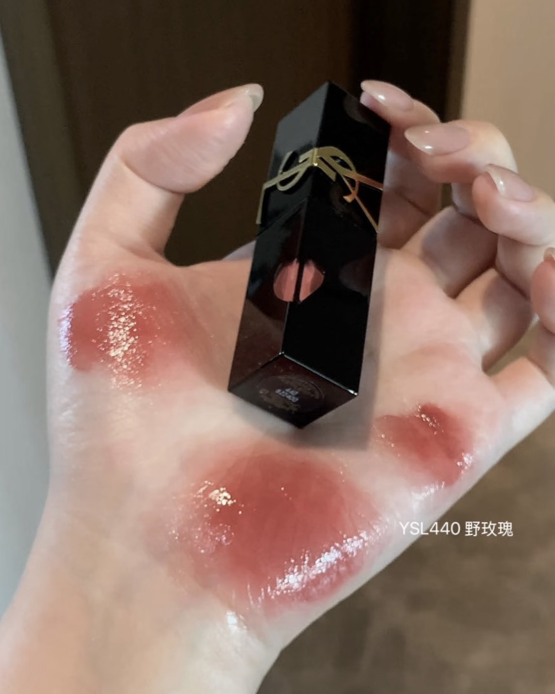 YSL聖羅蘭 奢華 印記 鎖心光 唇釉5.5ml #440 玫瑰香檳