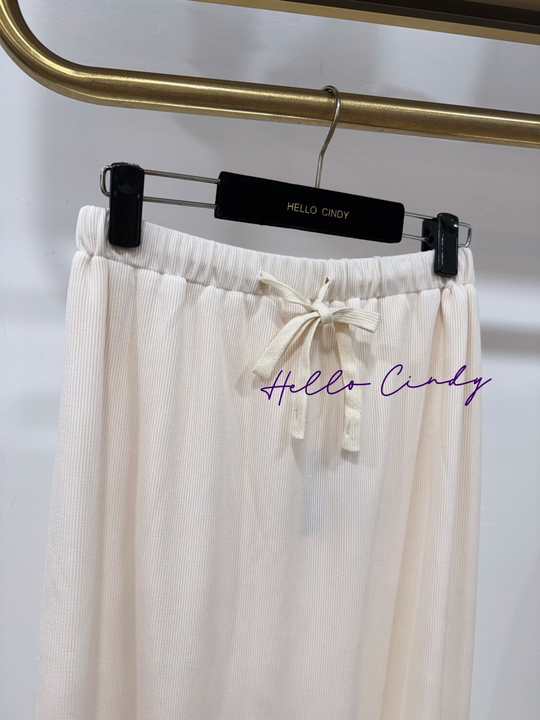 B02055 清清爽爽的米白色坑條綁帶棉裙