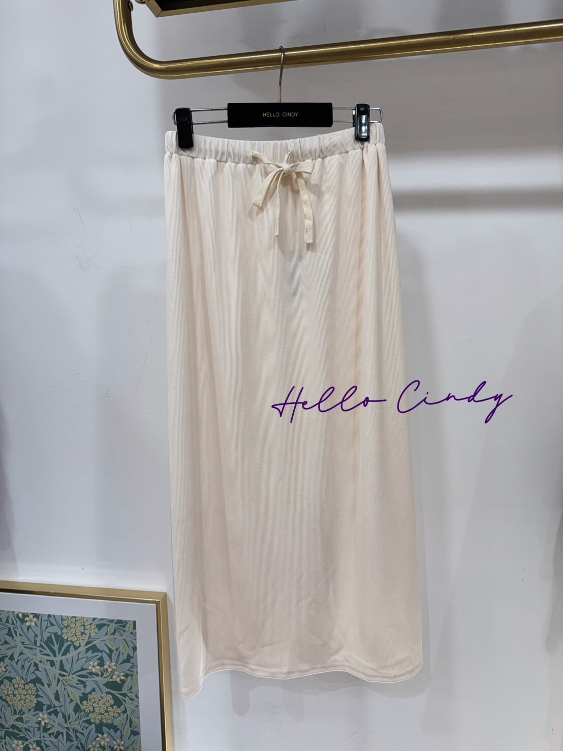 B02055 清清爽爽的米白色坑條綁帶棉裙