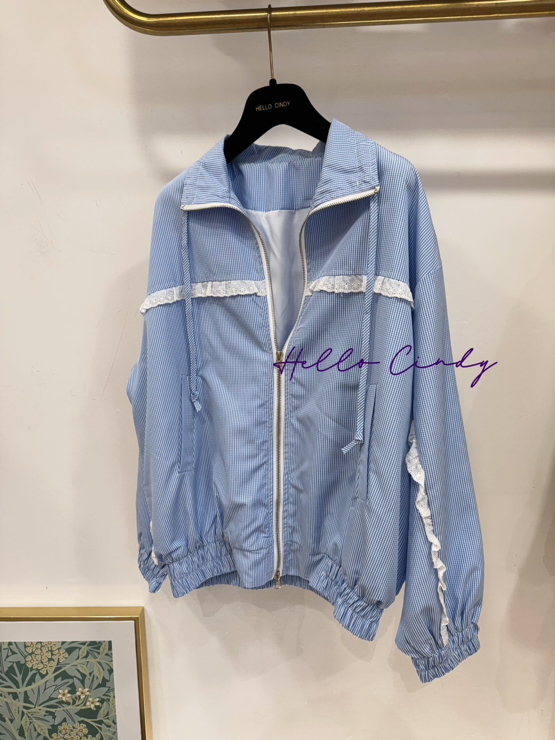 B02059 超顯瘦水藍格紋甜美燒花蕾絲薄款風衣外套