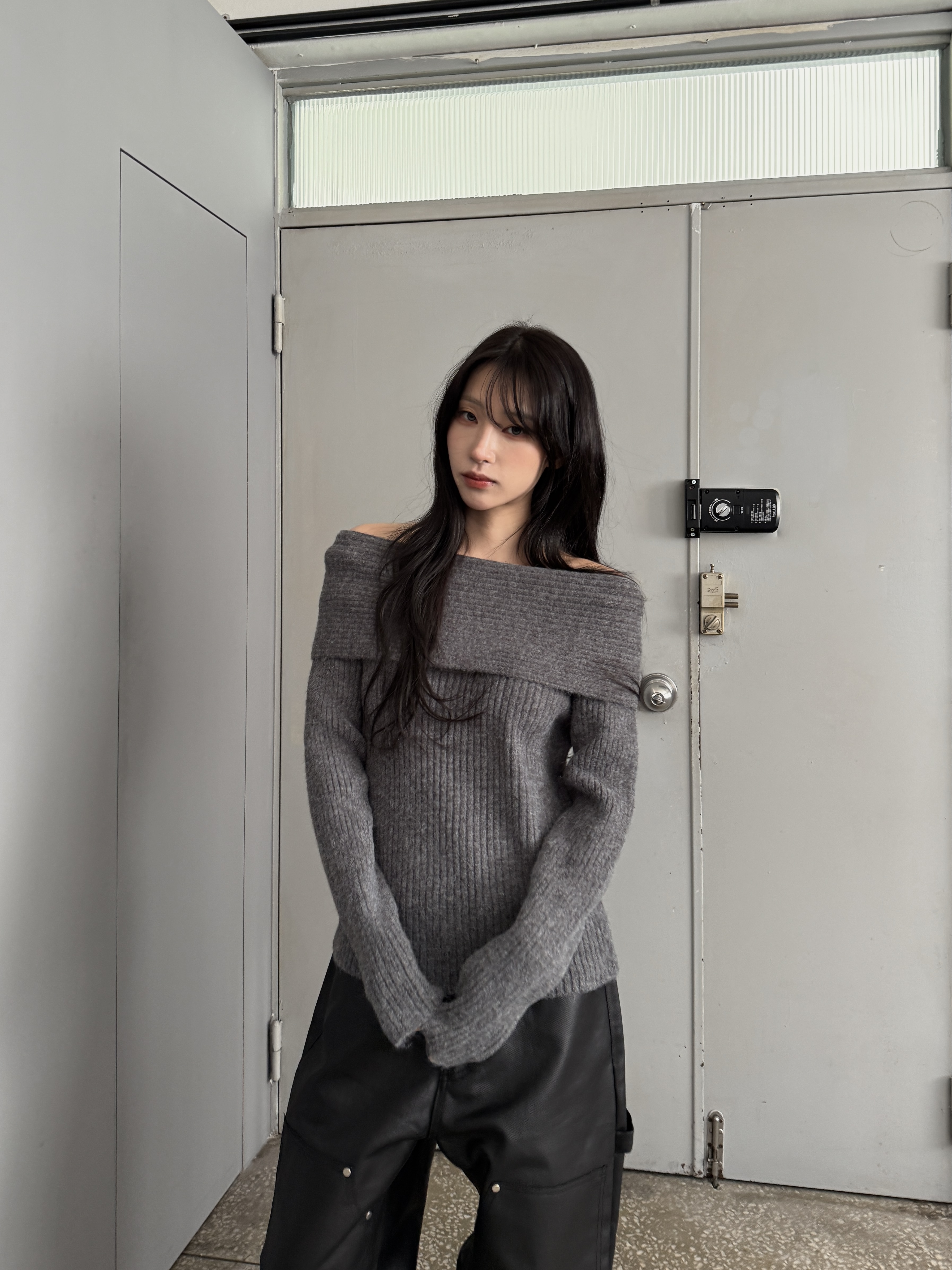 斜肩設計 寬鬆針織長袖毛衣（現貨）