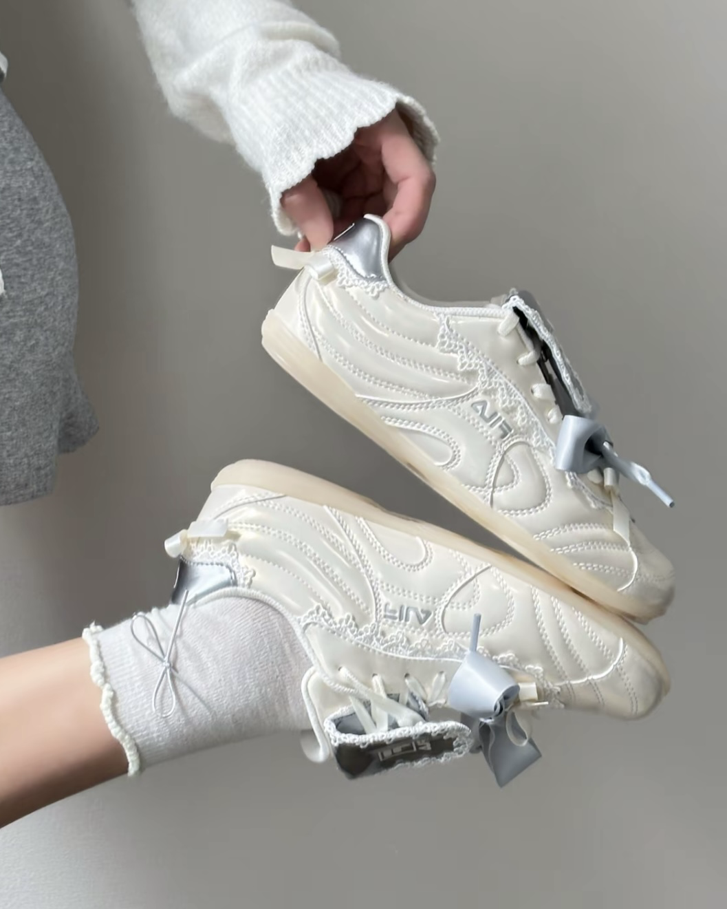 FILA LIPPER LS 銀白 芭蕾 蕾絲 翻蓋鞋舌 薄底鞋 水舞鞋 休閒鞋 女鞋