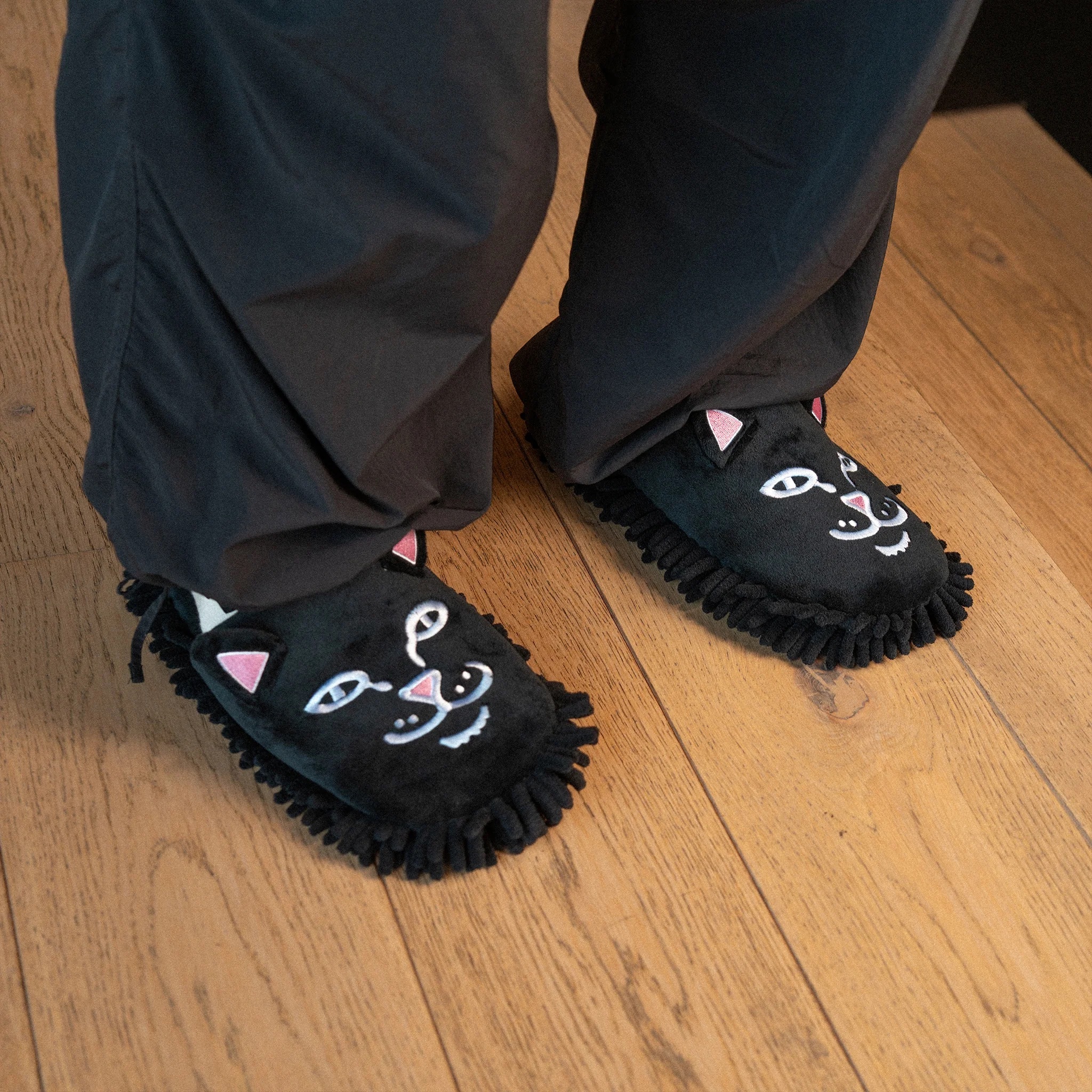 JERMIE MOP SLIPPERS BY RIPNDIP