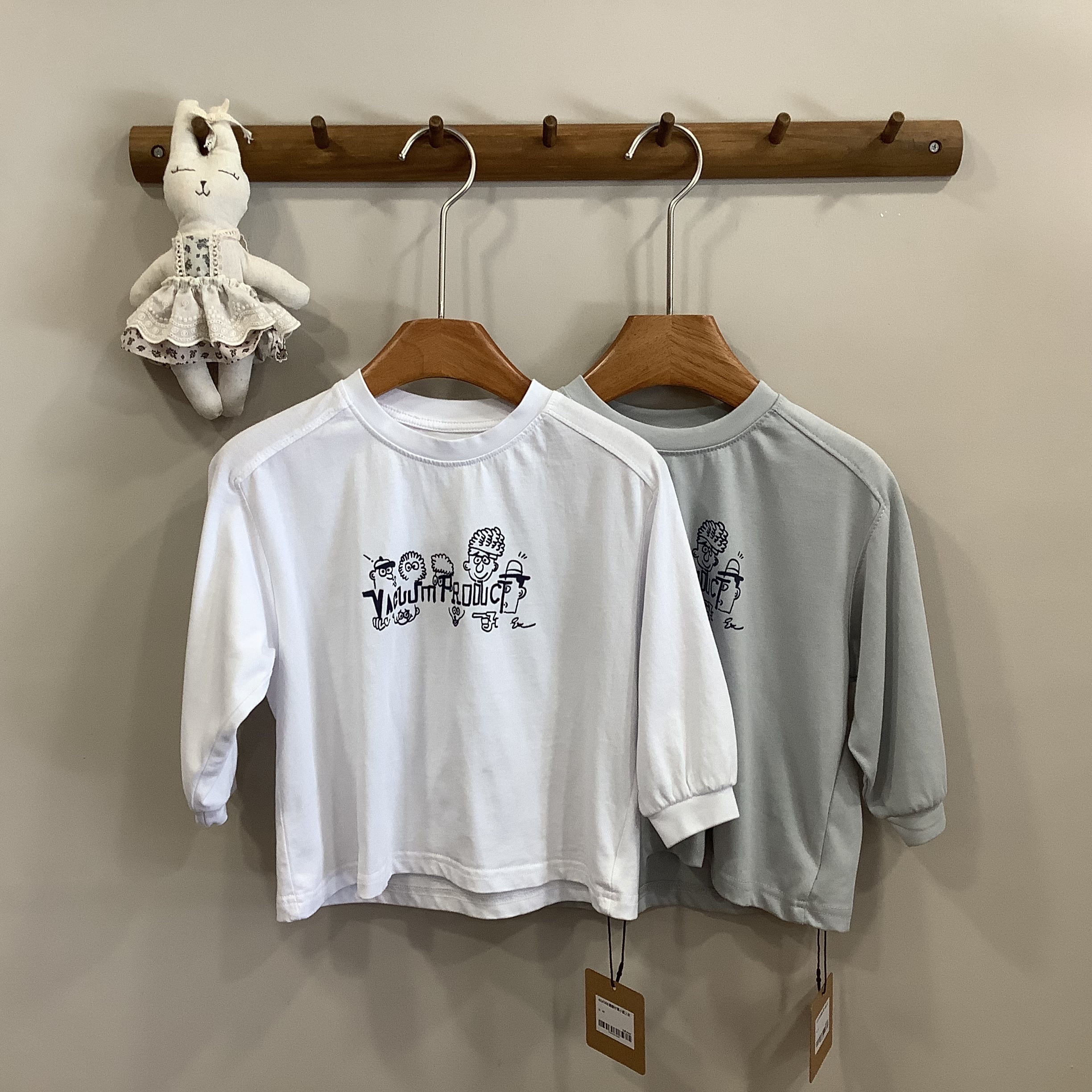 A04188親膚材質小圖上衣