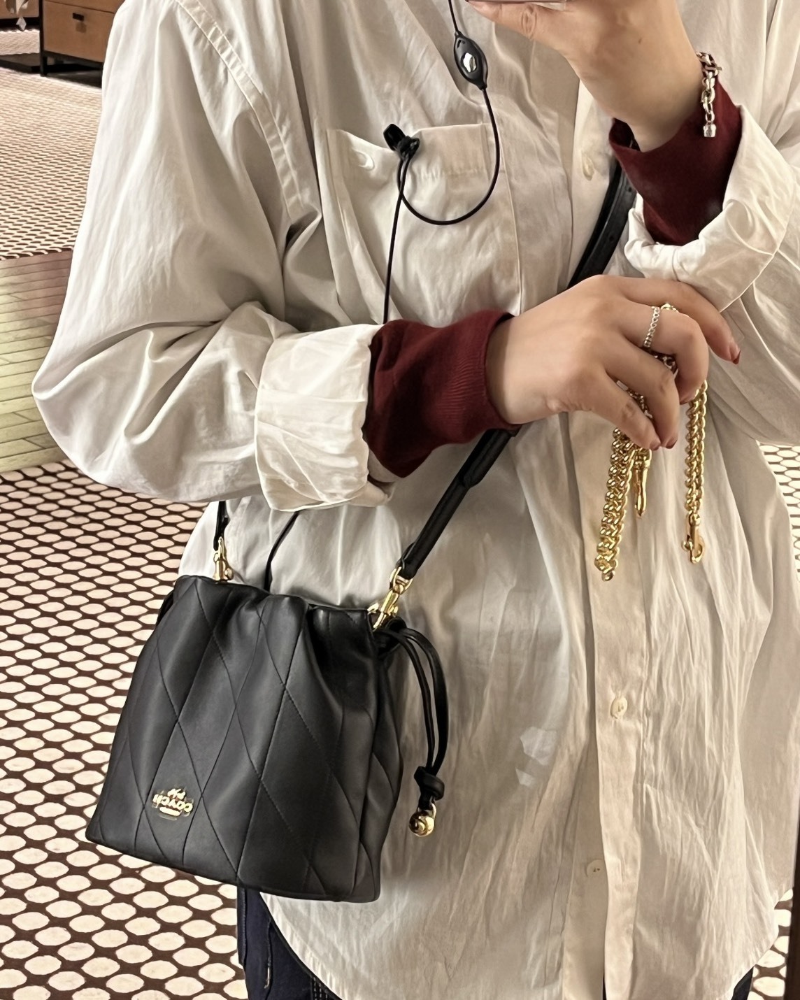 Coach FAYE 絎縫 細節 迷你 拉繩 水桶包 兩色