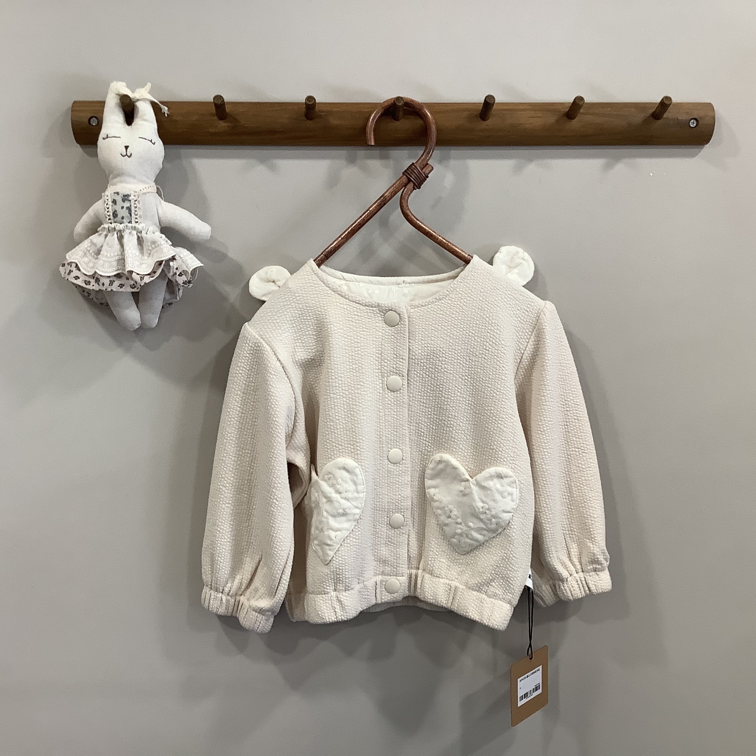 A04250愛心口袋熊耳外套