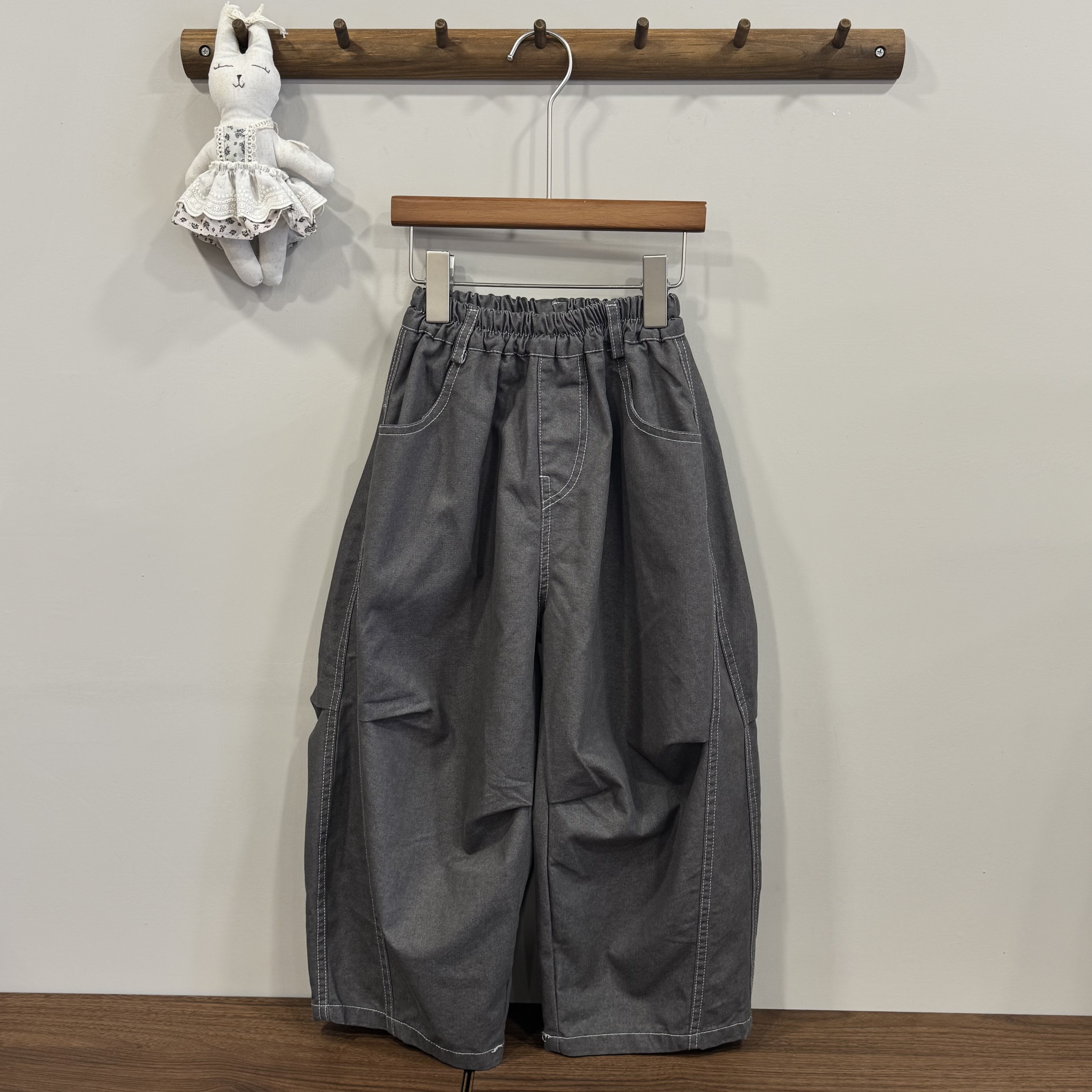 A04186立體分割線氣球褲