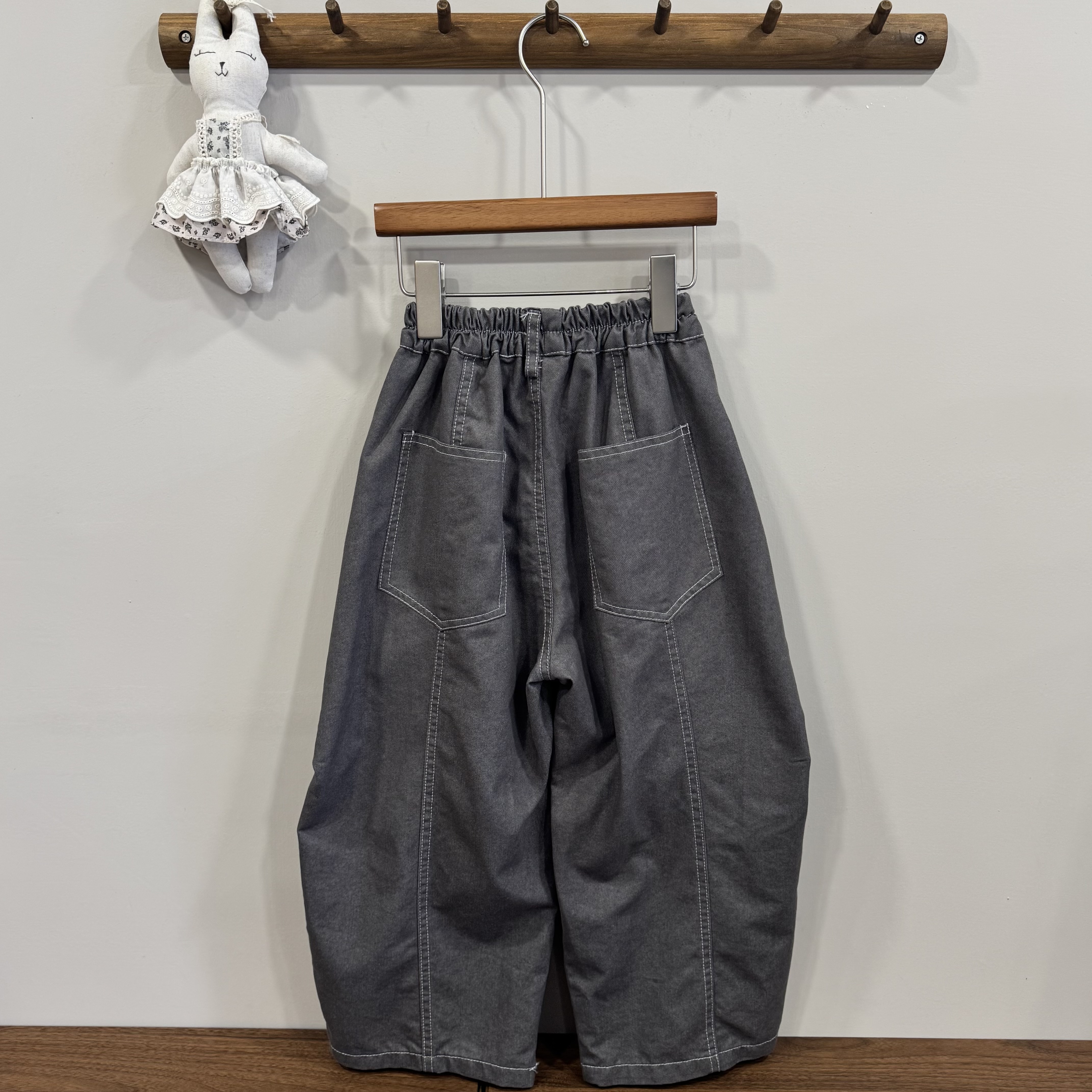 A04186立體分割線氣球褲