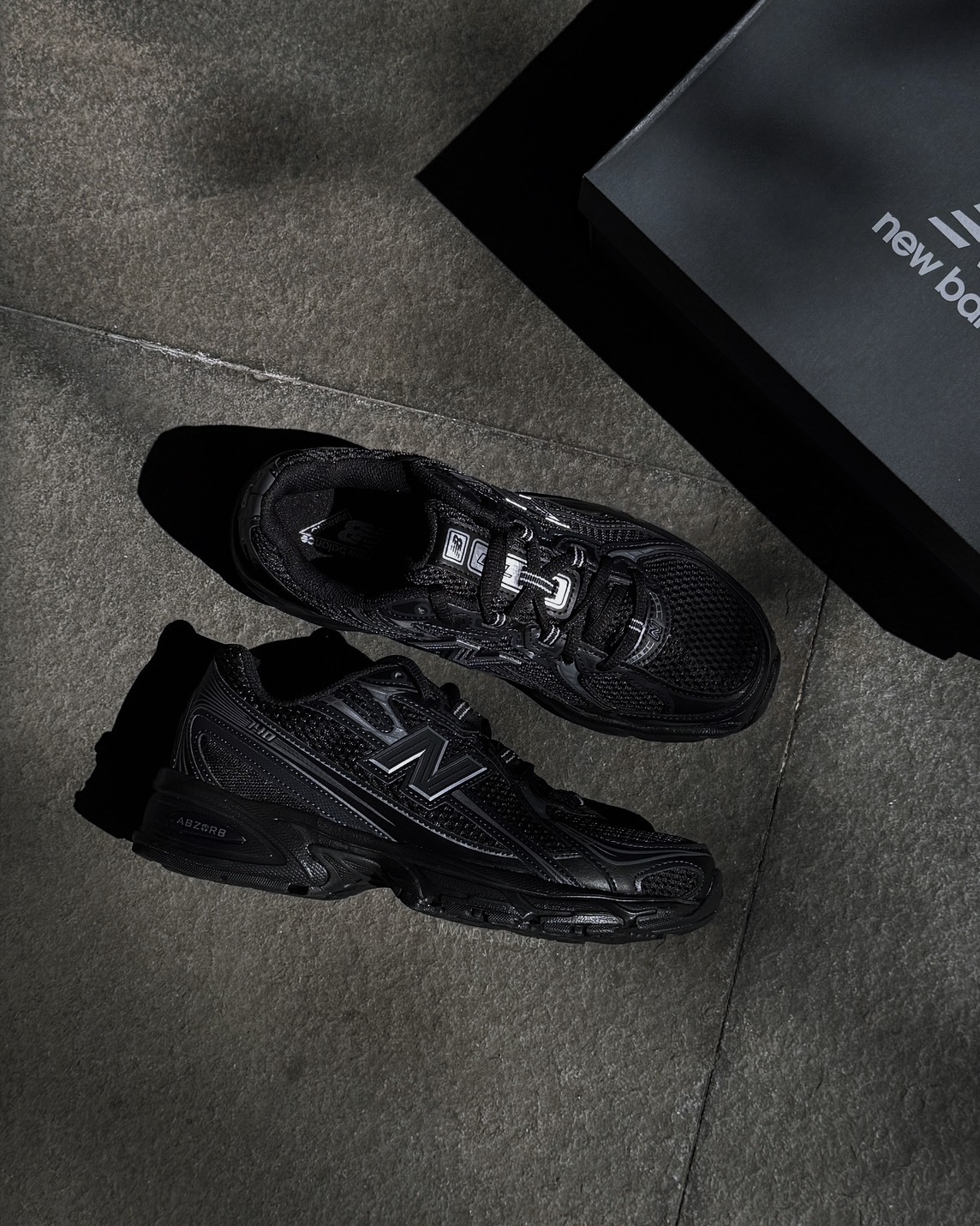 專用 NEW BALANCE 740 復古黑銀