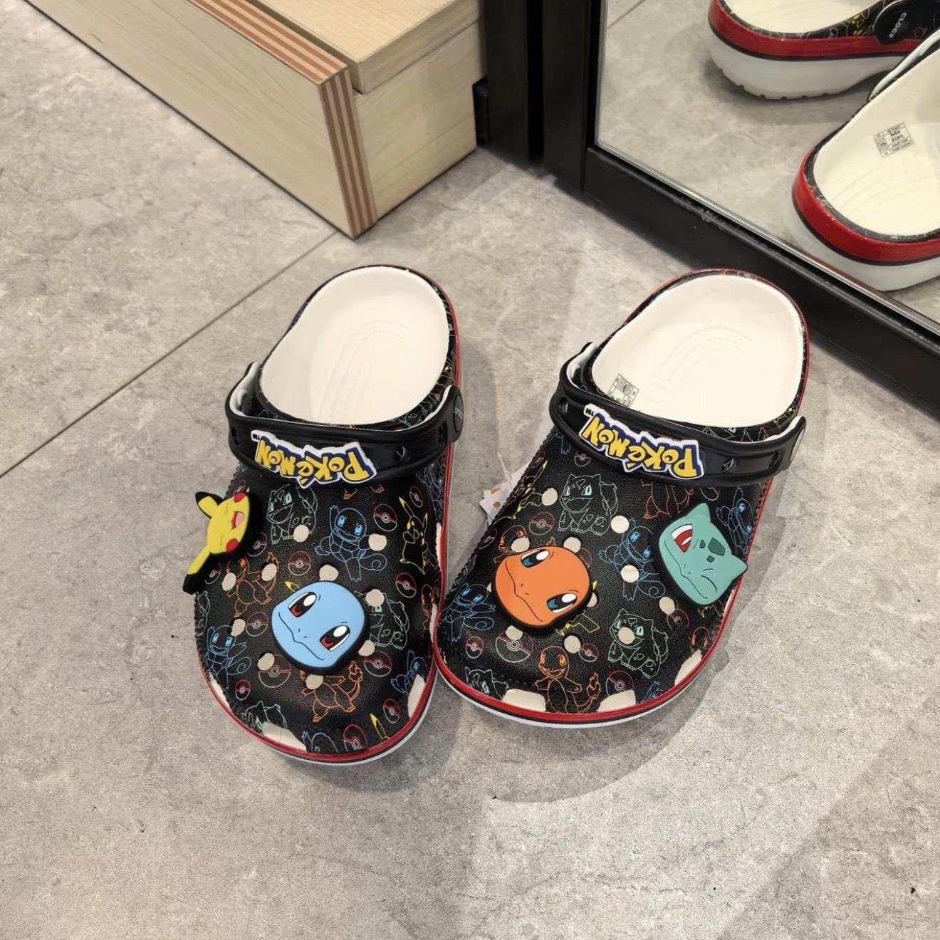 POKEMON X CROCS 寶可夢印花 附鞋扣 休閒 洞洞鞋 211343-90H